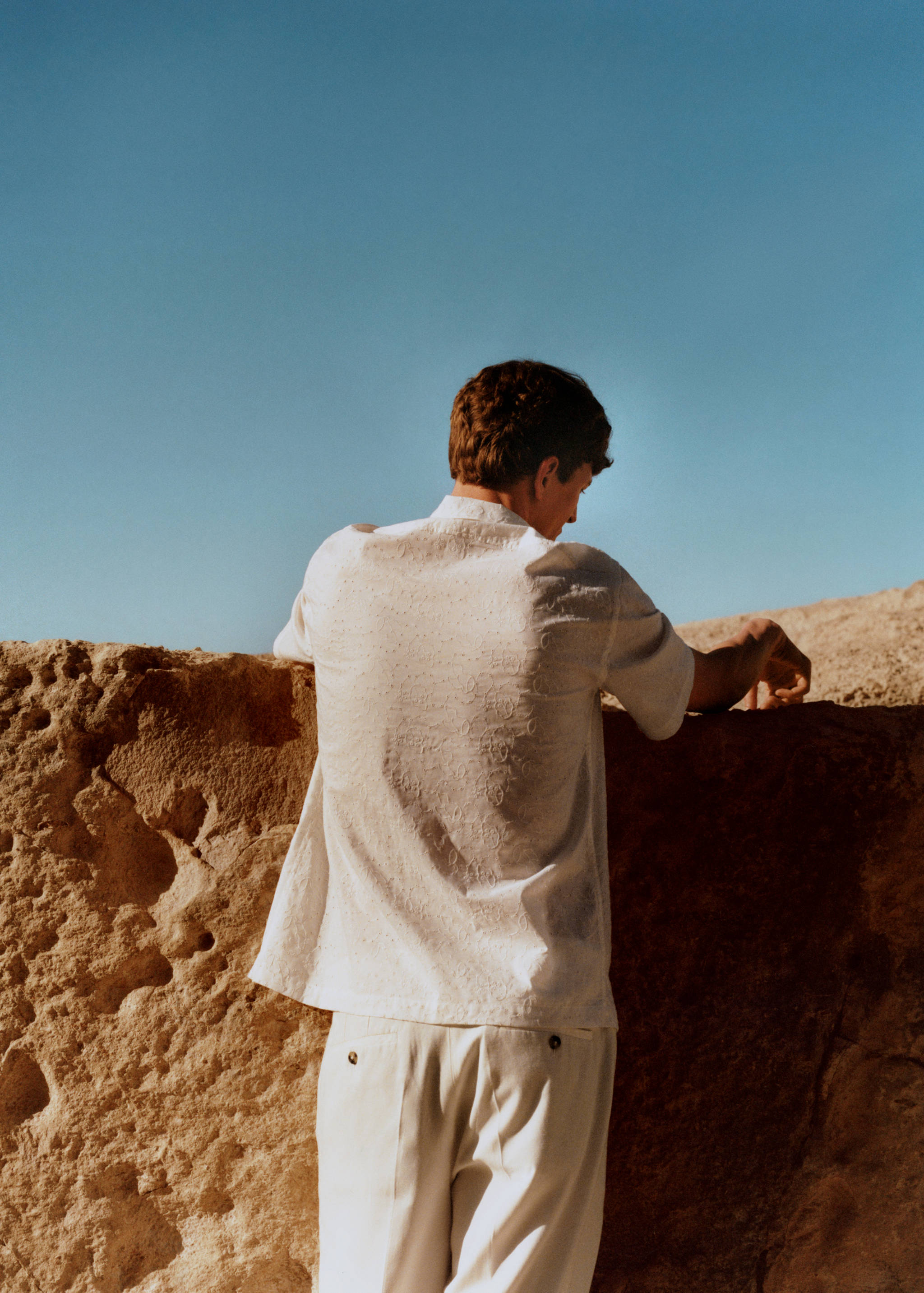 Camisa relaxed fit 100% algodón bordada - Detalle del artículo 5