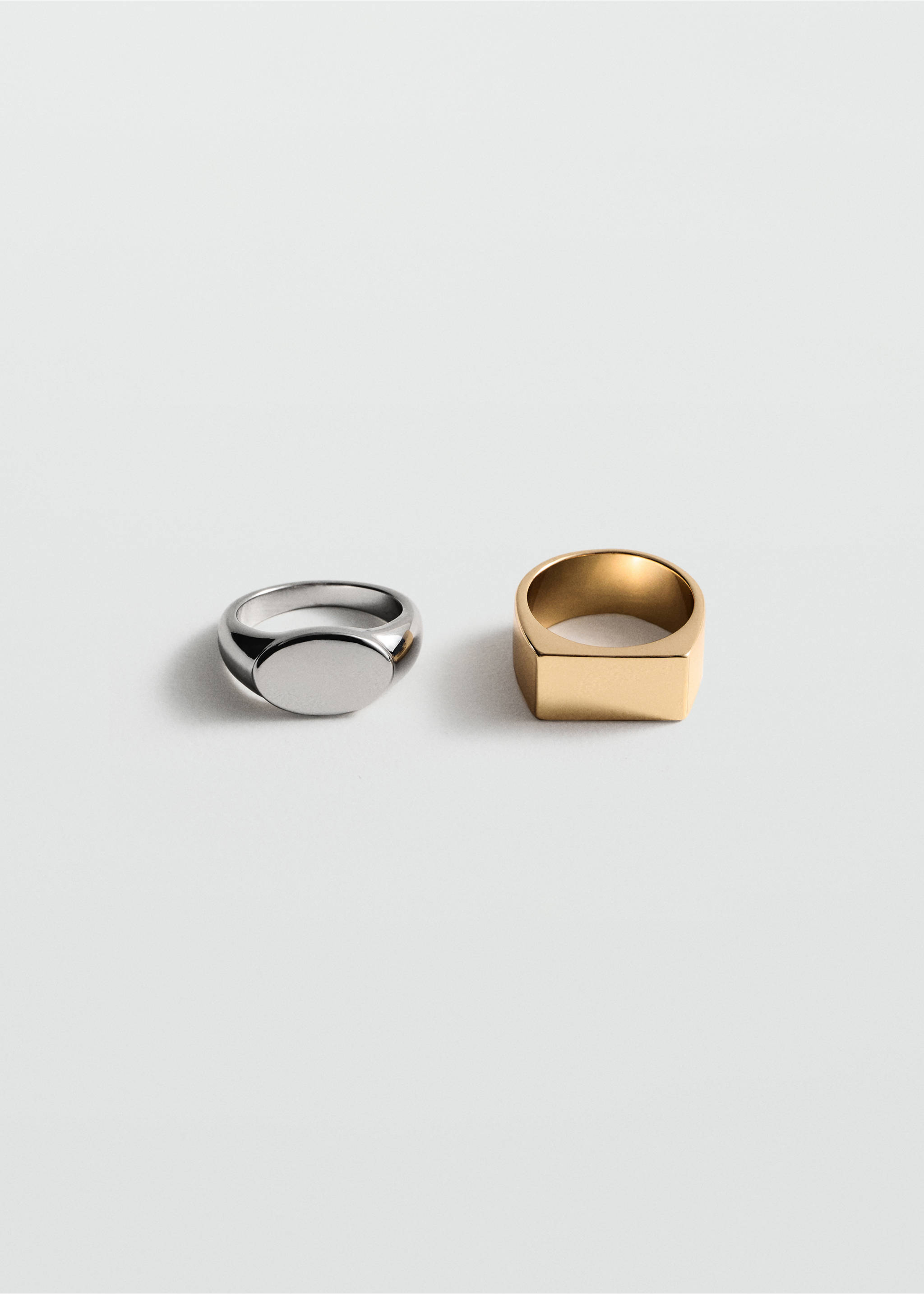 Set mit Ringen - Artikel ohne Model, Gold. Ref: 77070599-00.