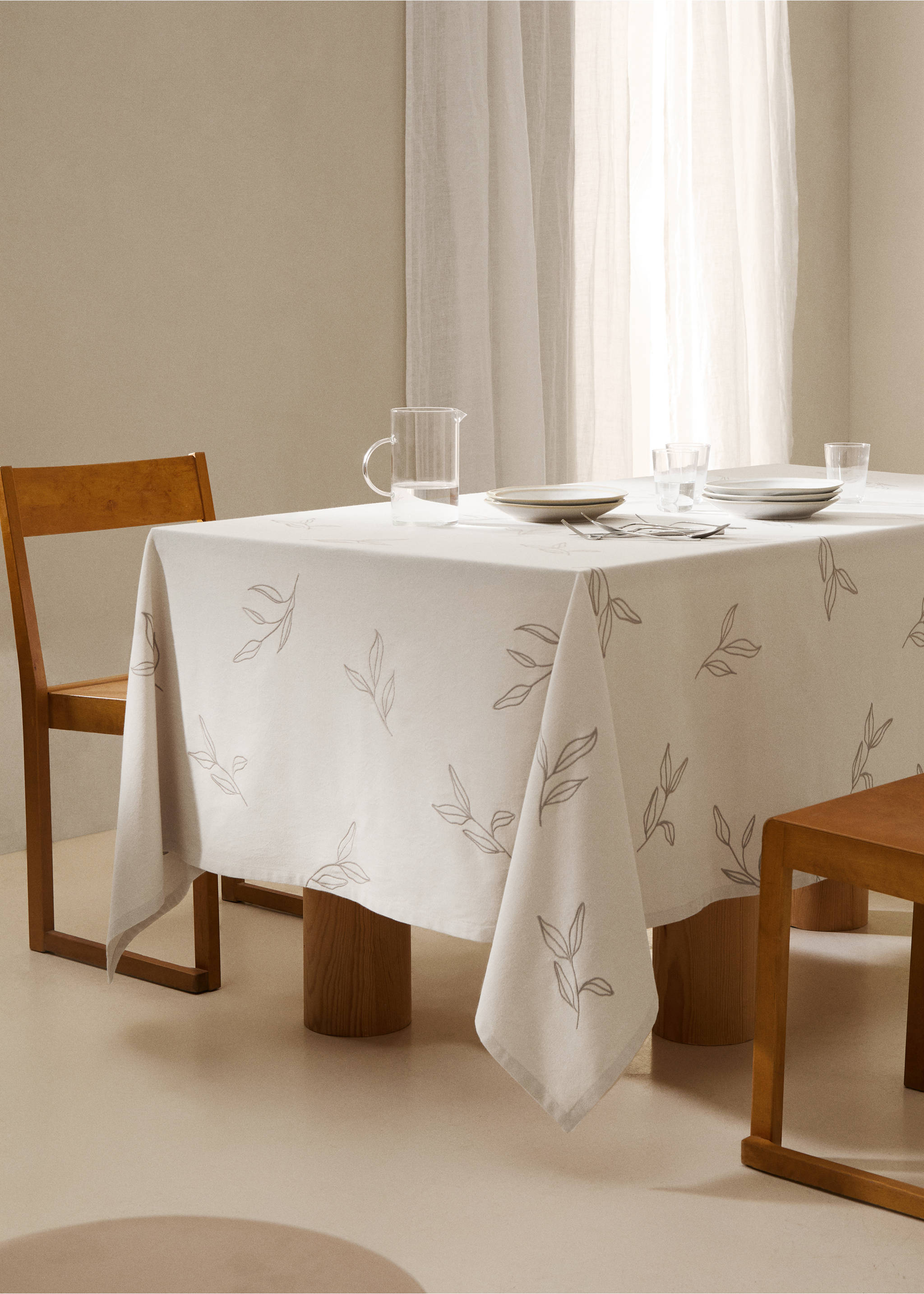 Embroidered cotton tablecloth with leaf design for 2 to 4 diners - General plane, Sand. Ref: 77070605-00.