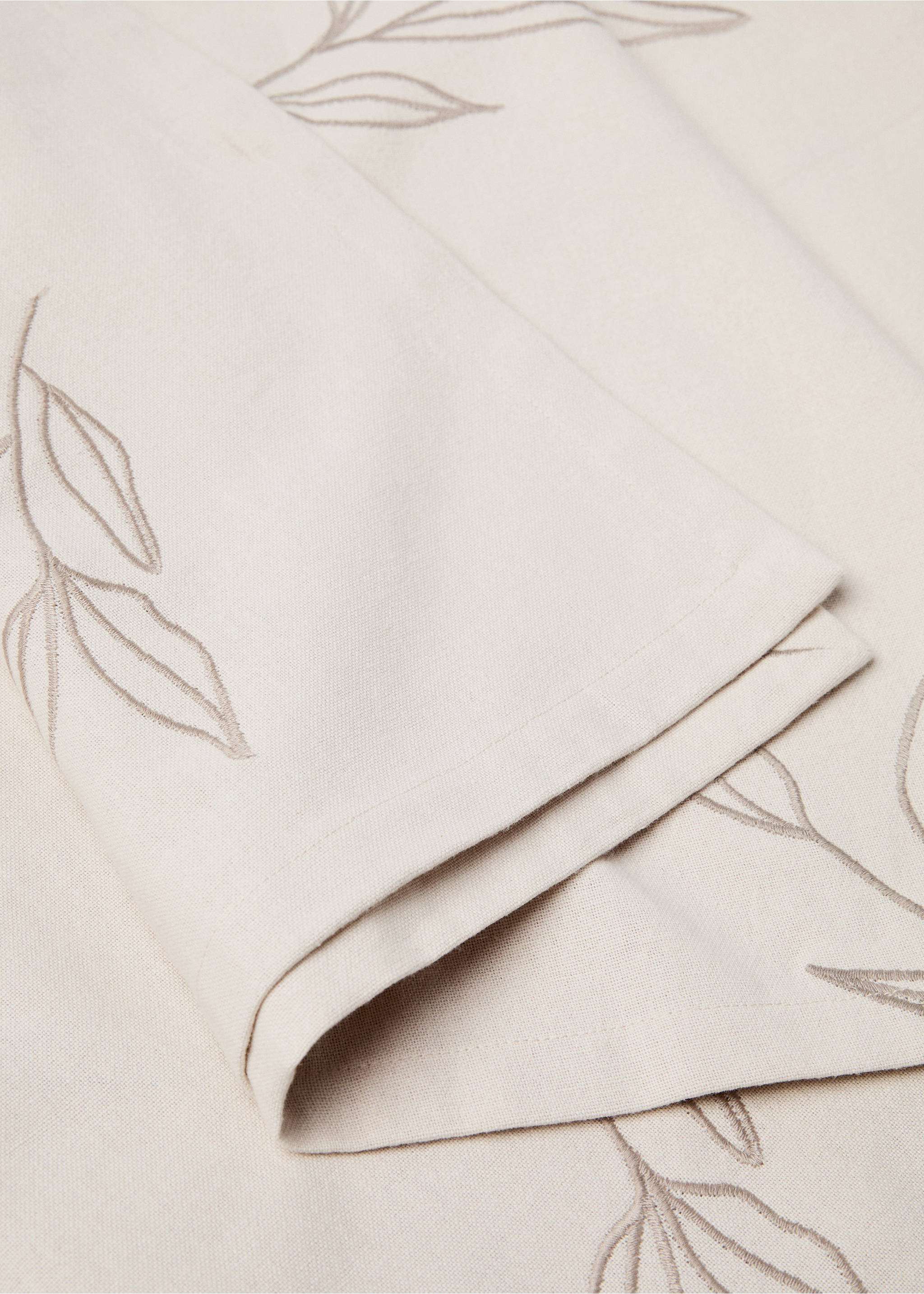 Embroidered cotton tablecloth with leaf design for 2 to 4 diners - Details of the article 1, Sand. Ref: 77070605-00.
