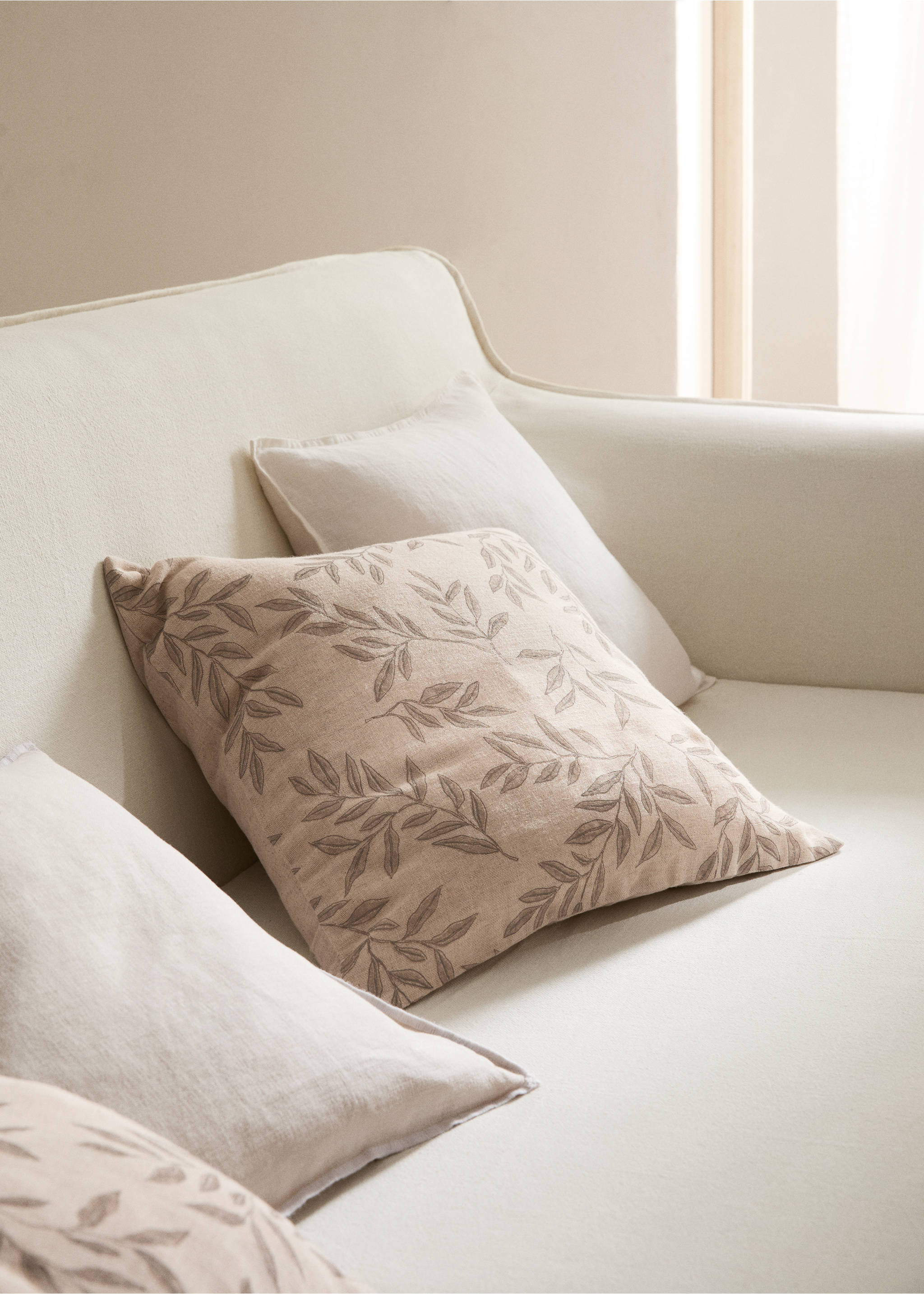 Housse de coussin coton lin fleurs 50x50 cm - Plan général, Marron clair/pastel. Ref: 77070614-00.