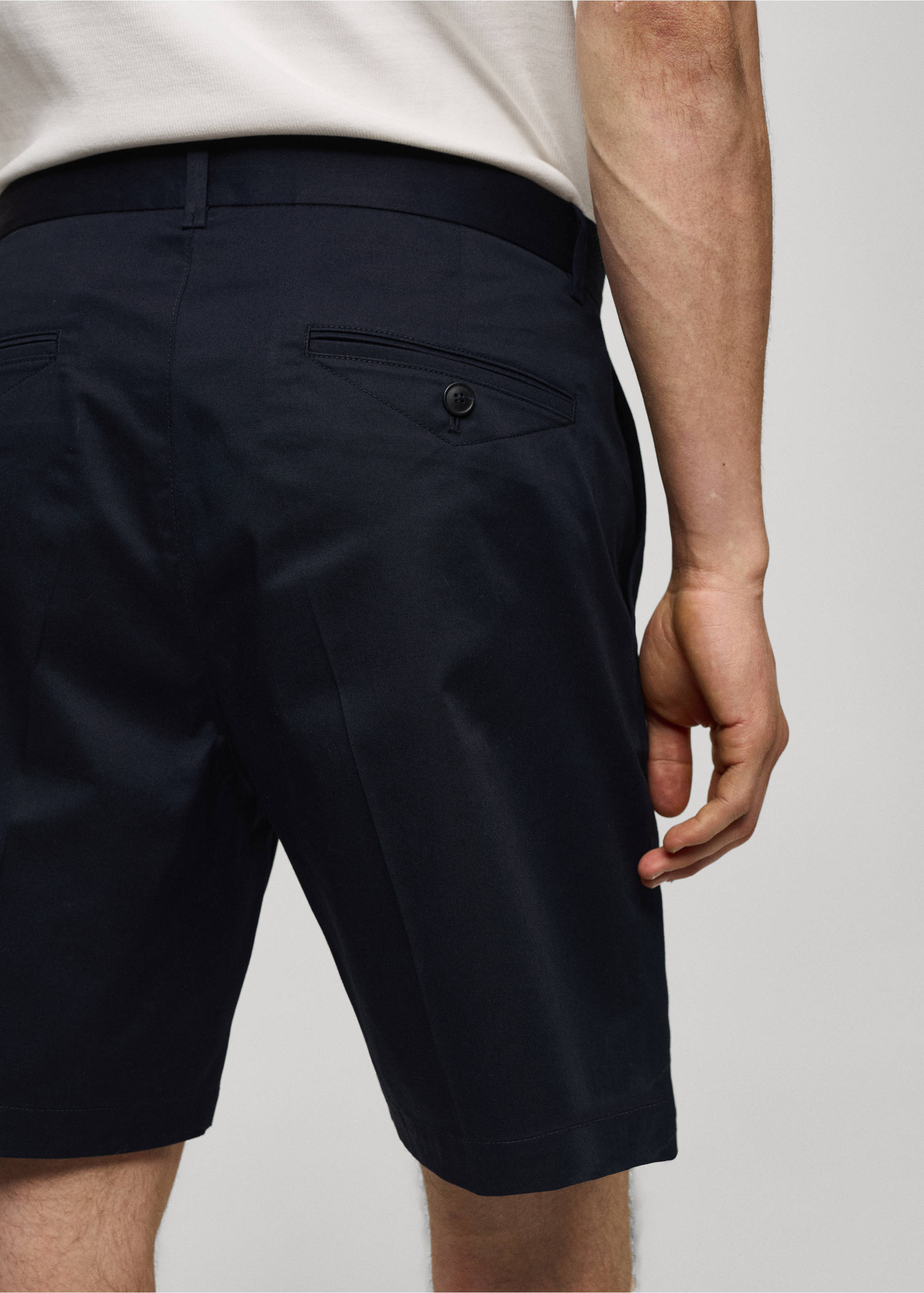 Slim fit cotton Bermuda shorts - Details of the article 6, Dark Navy. Ref: 77071007-00.