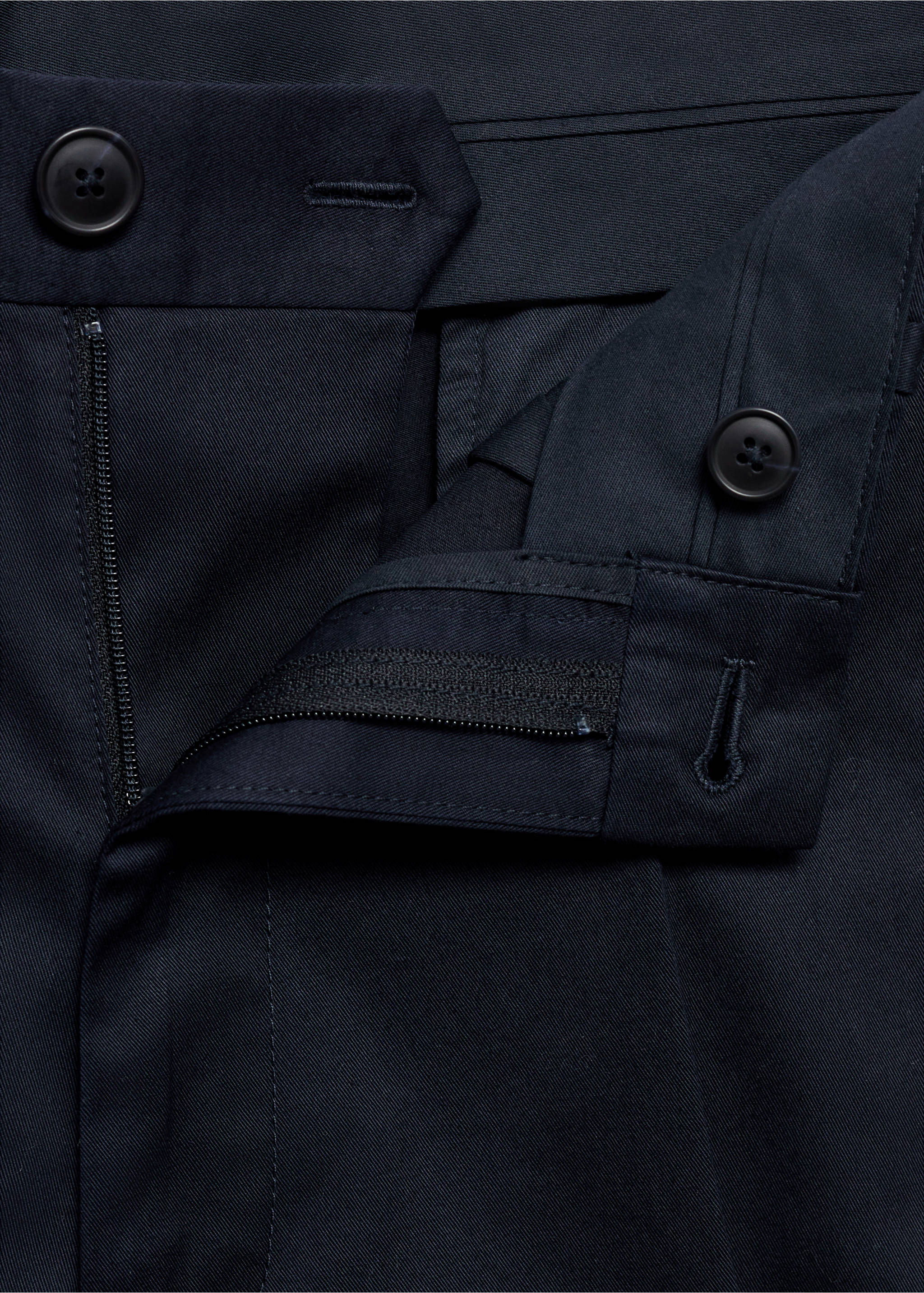 Slim fit cotton Bermuda shorts - Details of the article 8, Dark Navy. Ref: 77071007-00.