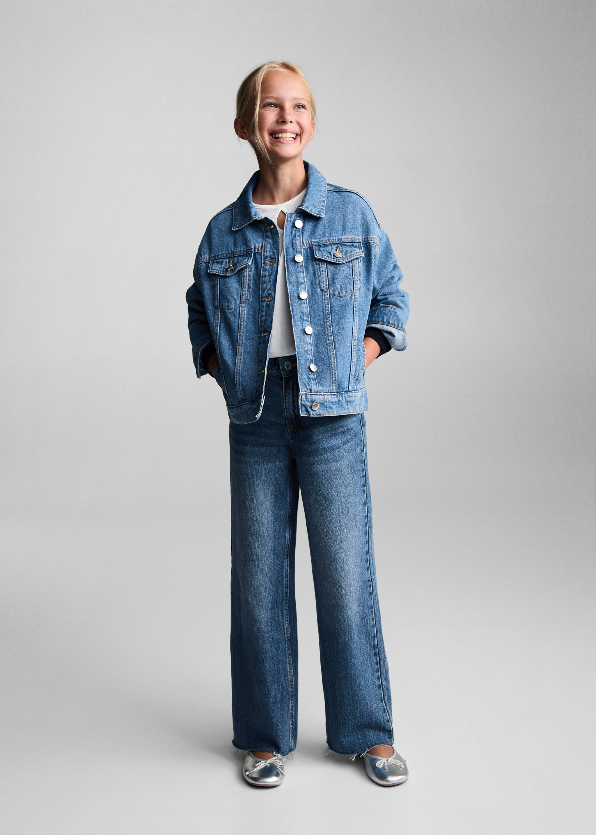 Jeansjacke mit Taschen - Allgemeine Ansicht, Mittelblau. Ref: 77071009-00.