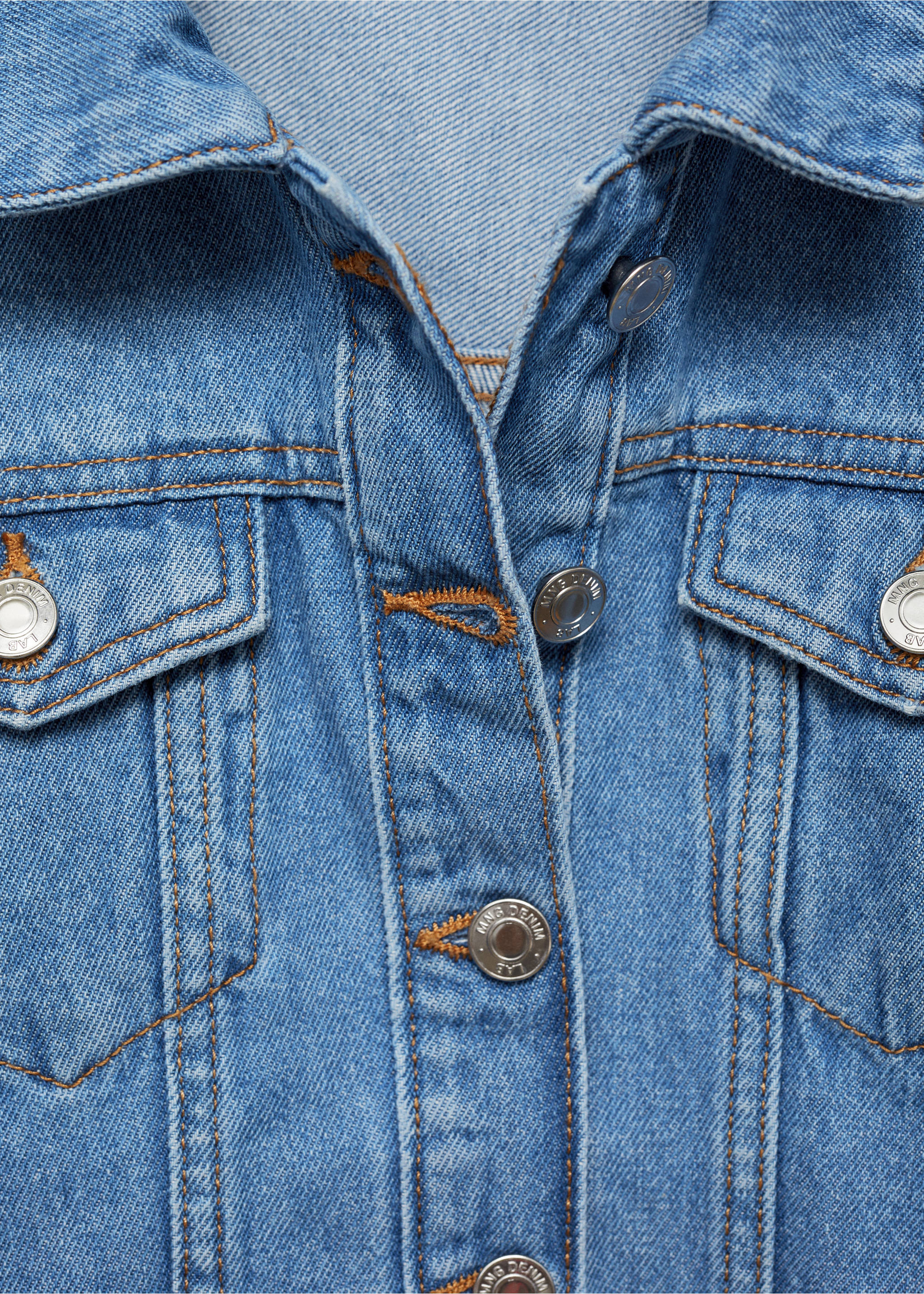 Jeansjacke mit Taschen - Detail des Artikels 8, Mittelblau. Ref: 77071009-00.