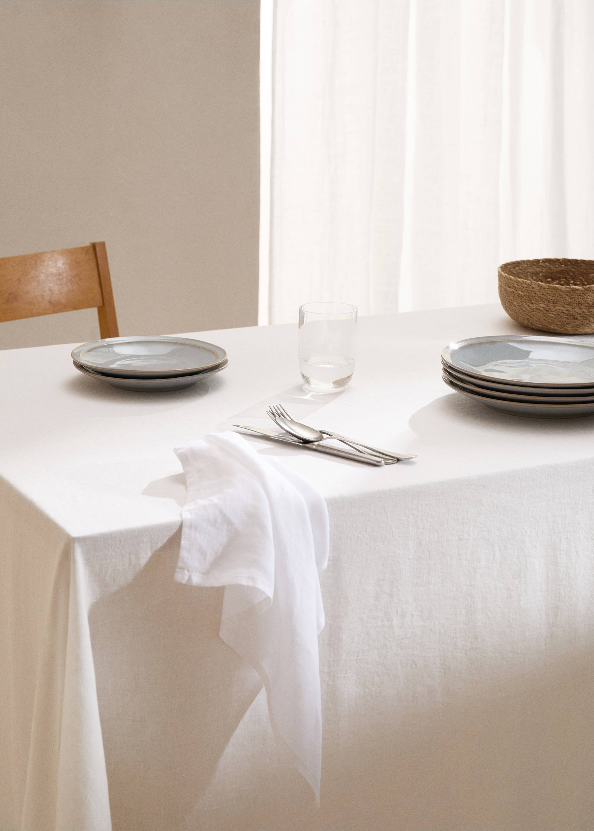 100% linen tablecloth for 6 to 8 people - General plane, Off White. Ref: 77071013-00.