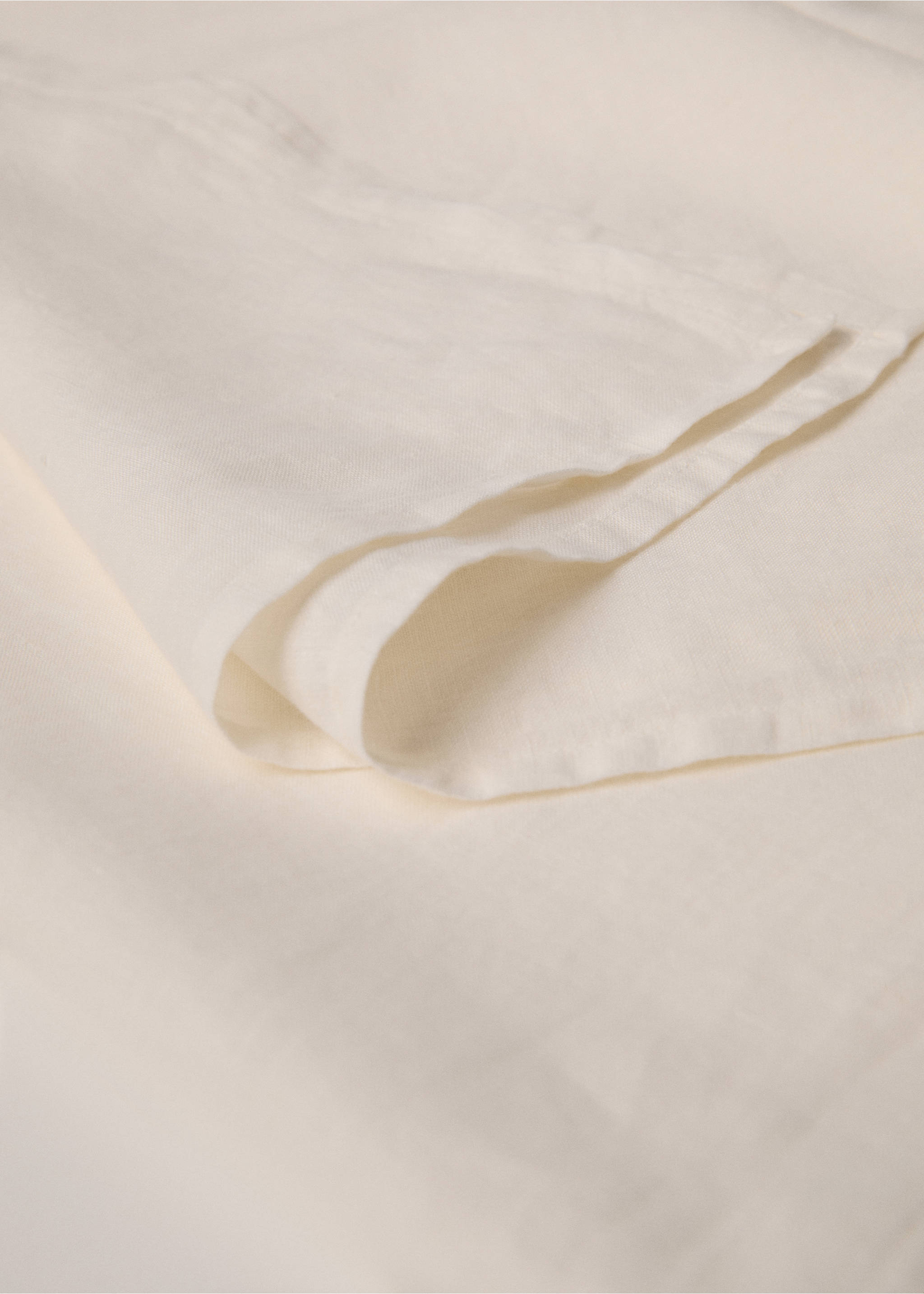 100% linen tablecloth for 6 to 8 people - Details of the article 1, Off White. Ref: 77071013-00.