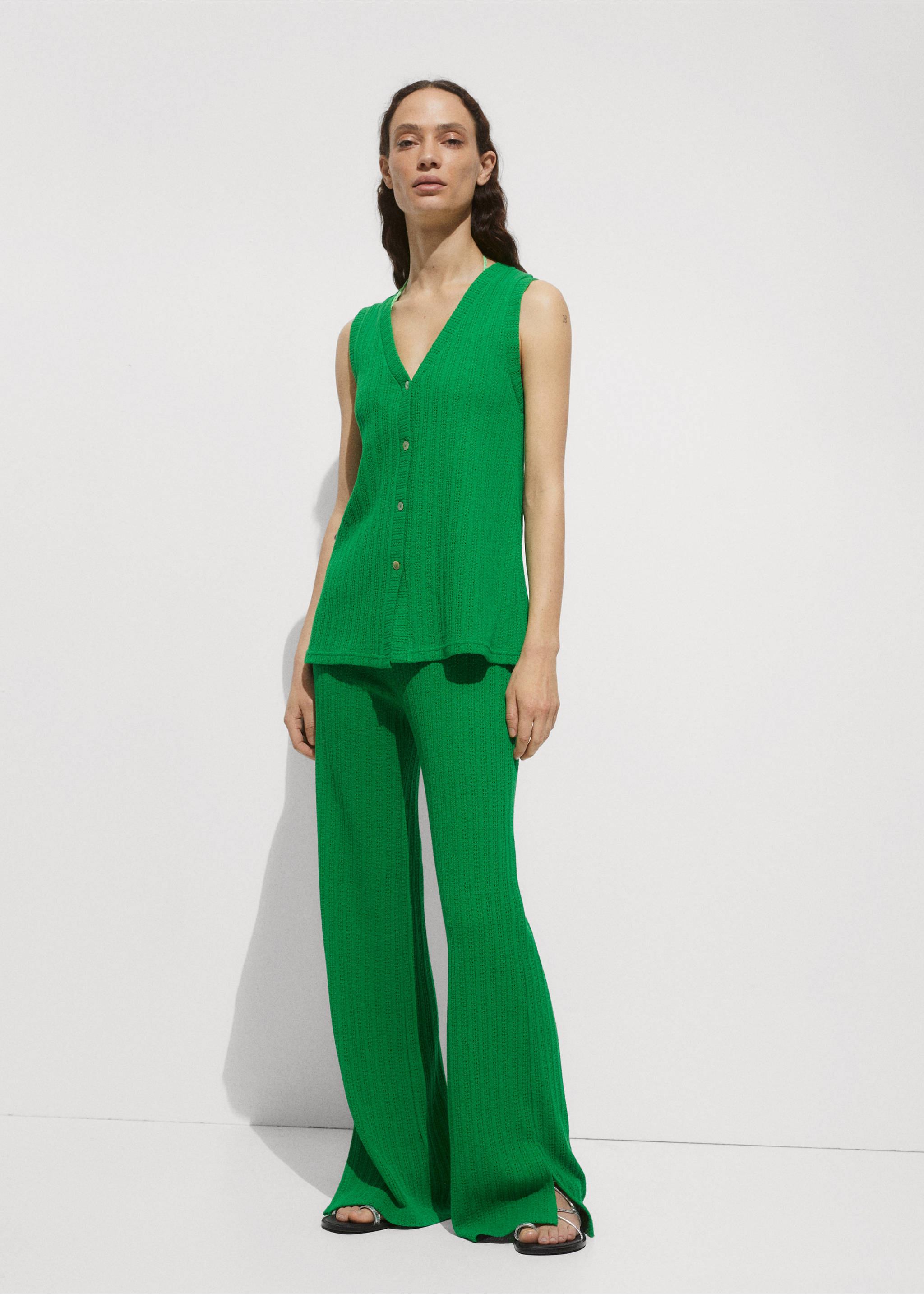 Crochet waistcoat with buttons - General plane, Green. Ref: 77072005-00.