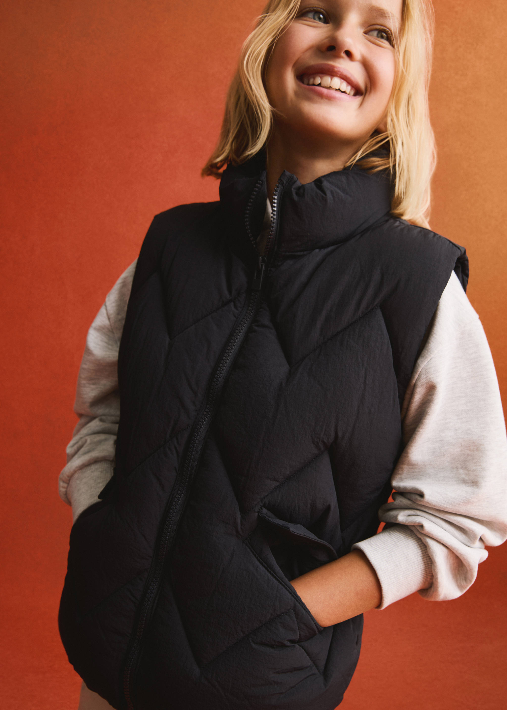 Quilted gilet with pockets - Details of the article 5