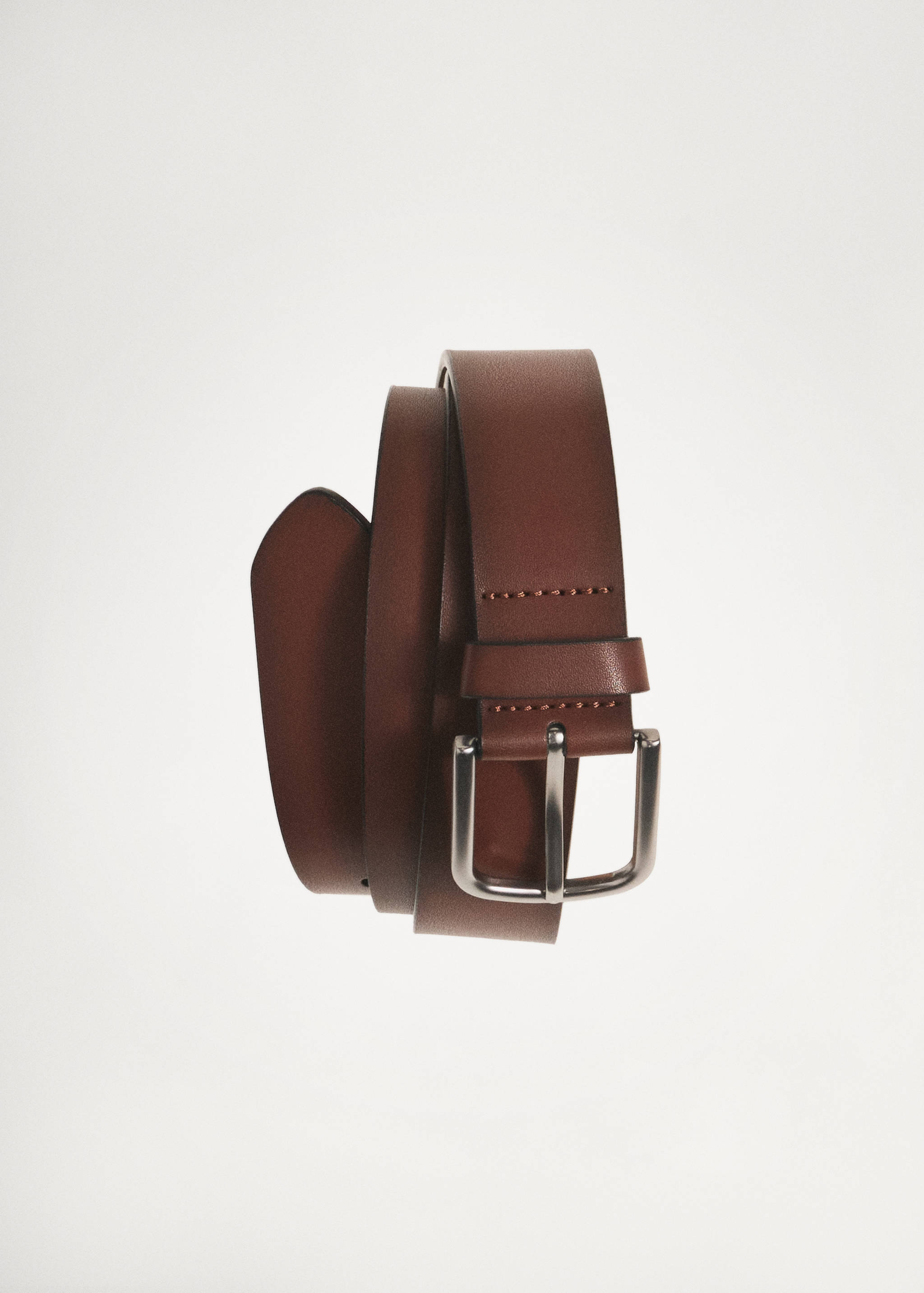 Pebbled leather belt - Details of the article 5