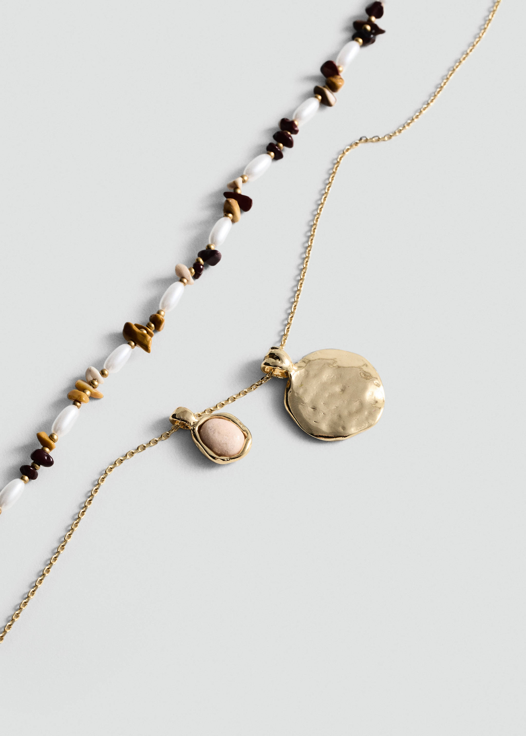 Kette mit verschiedenen Anhängern - Mittlere Ansicht