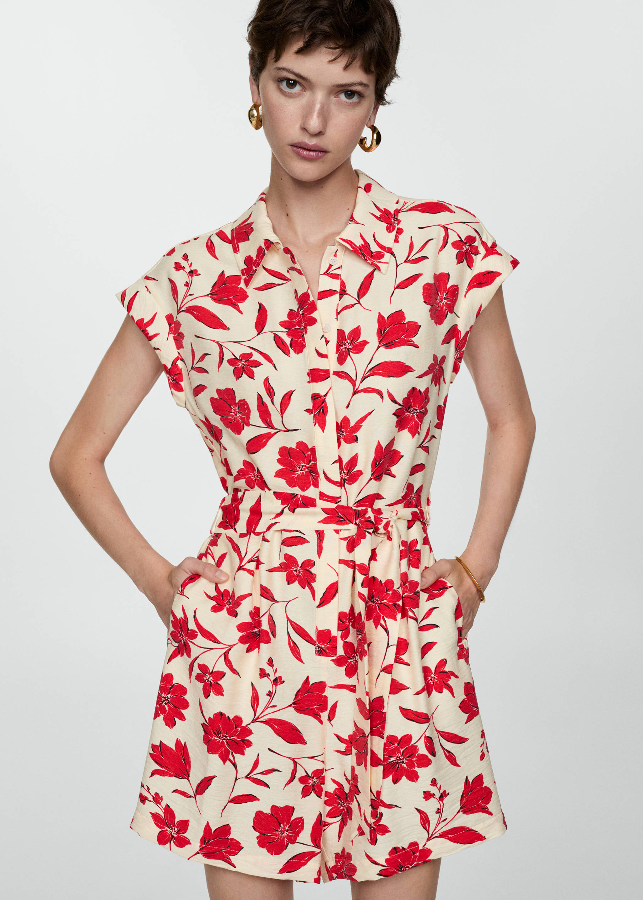 Kurzer Overall mit Blumenprint - Mittlere Ansicht