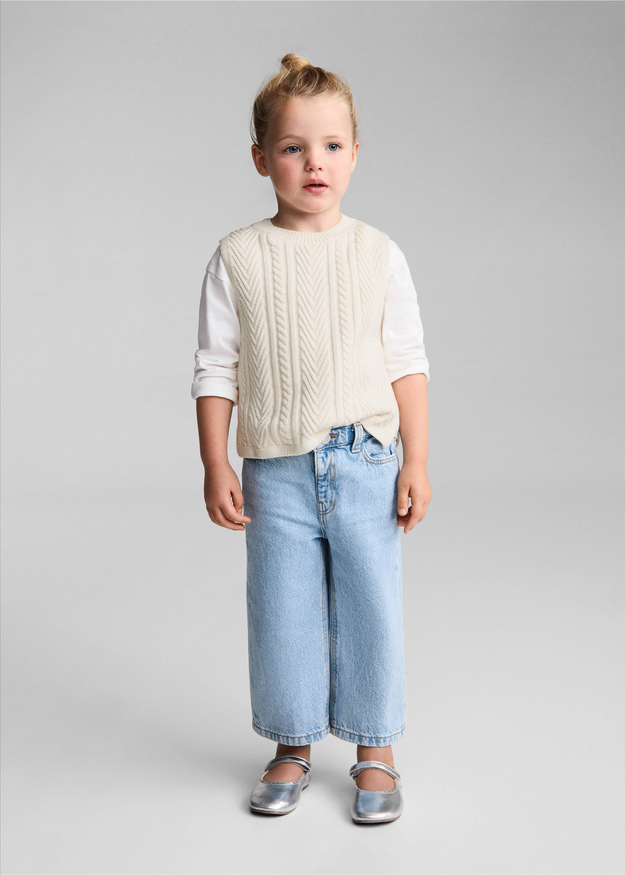 Kamizelka z dzianiny z warkoczami - Plan ogólny, Złamana biel. Ref: 77072929-00.