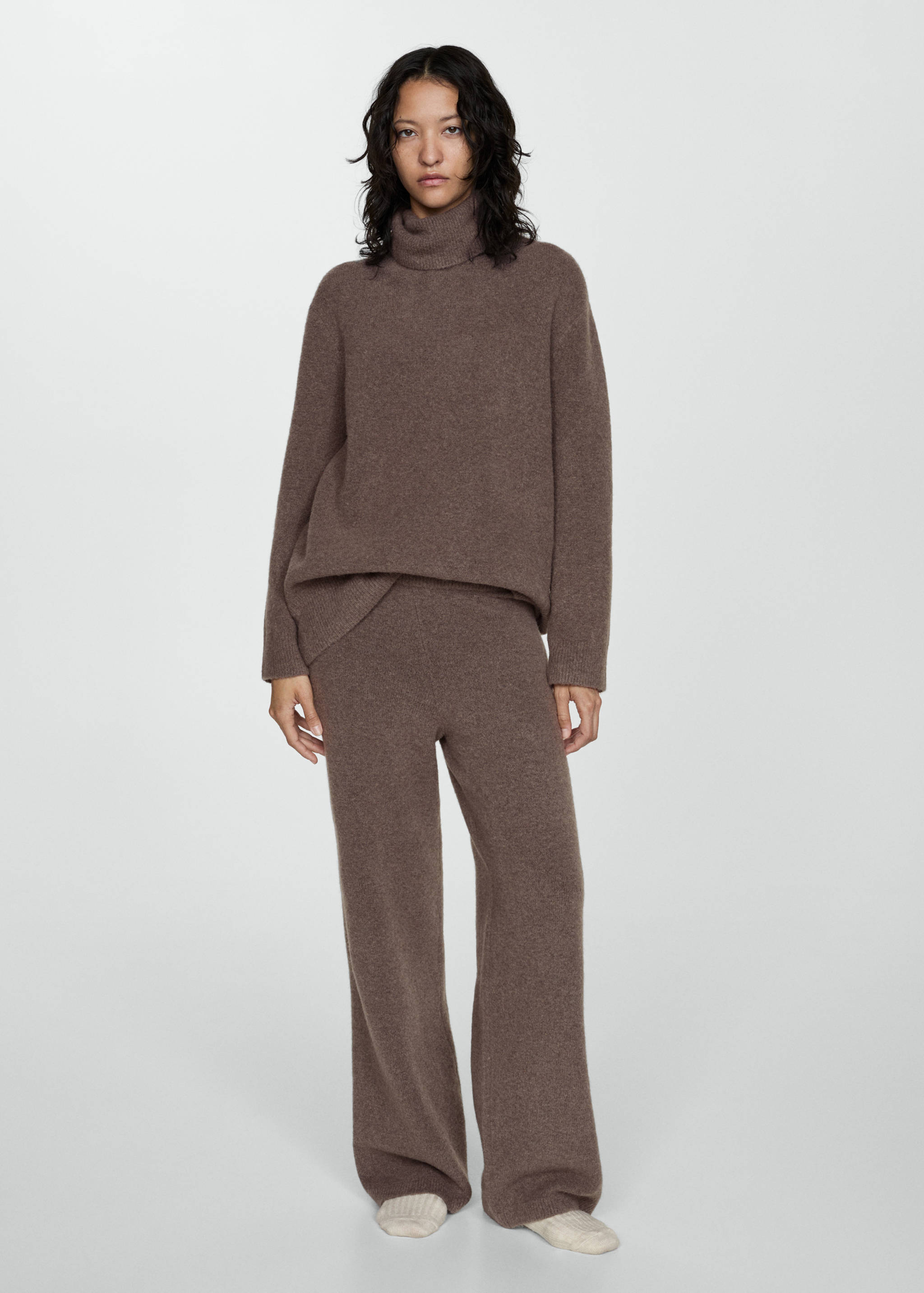 Turtleneck knit sweater - General plane