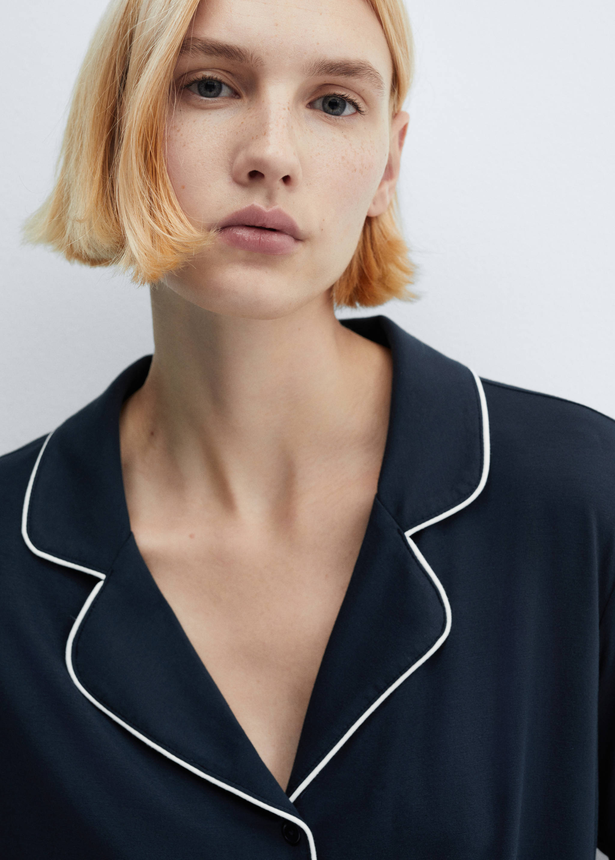 Dvoudílné pyžamo s ozdobným lemováním - Detail zboží 2