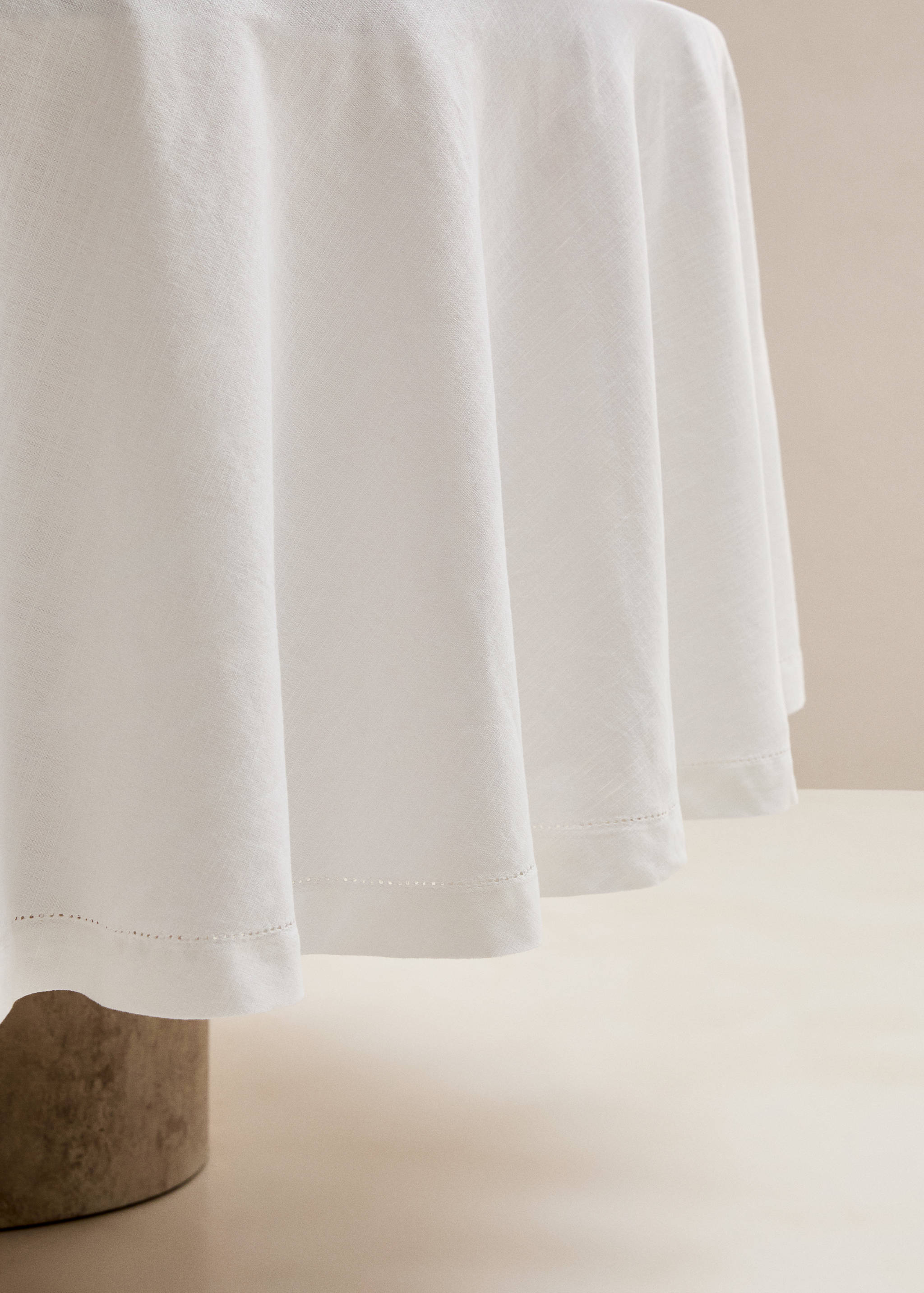 Round tablecloth with hemstitch embroidery - Details of the article 7