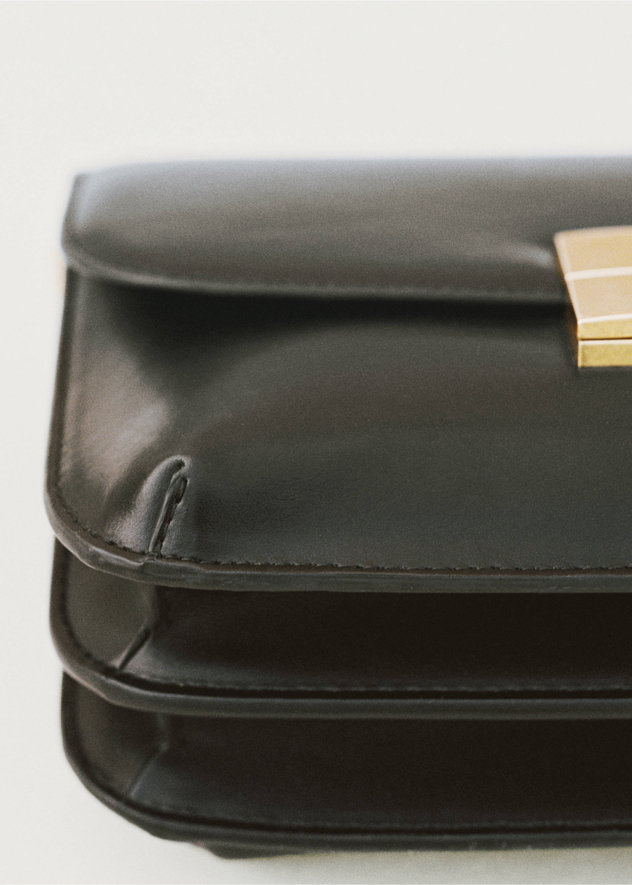 Crossbody bag with metal closure - General plane, Black. Ref: 77074011-00.