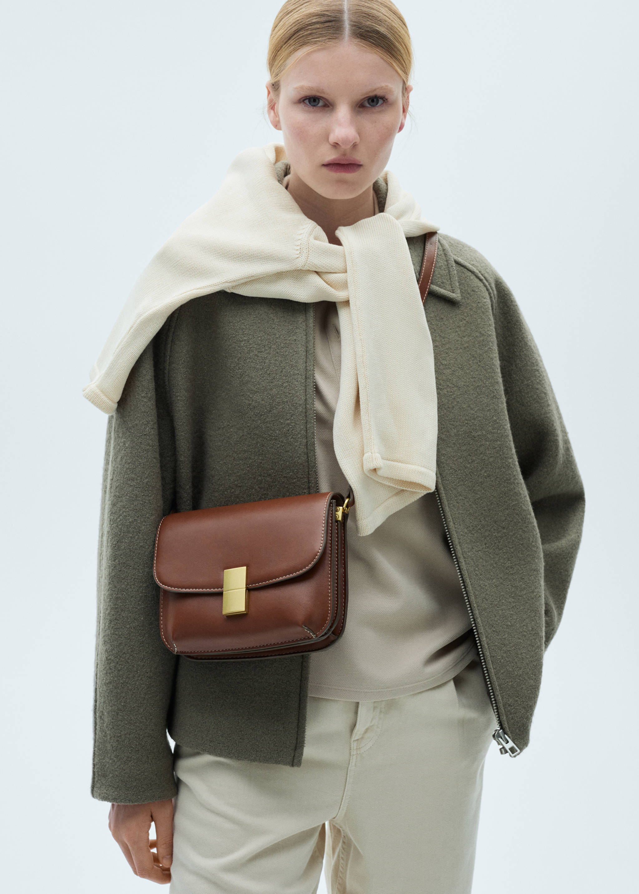 Crossbody bag with metal closure - General plane