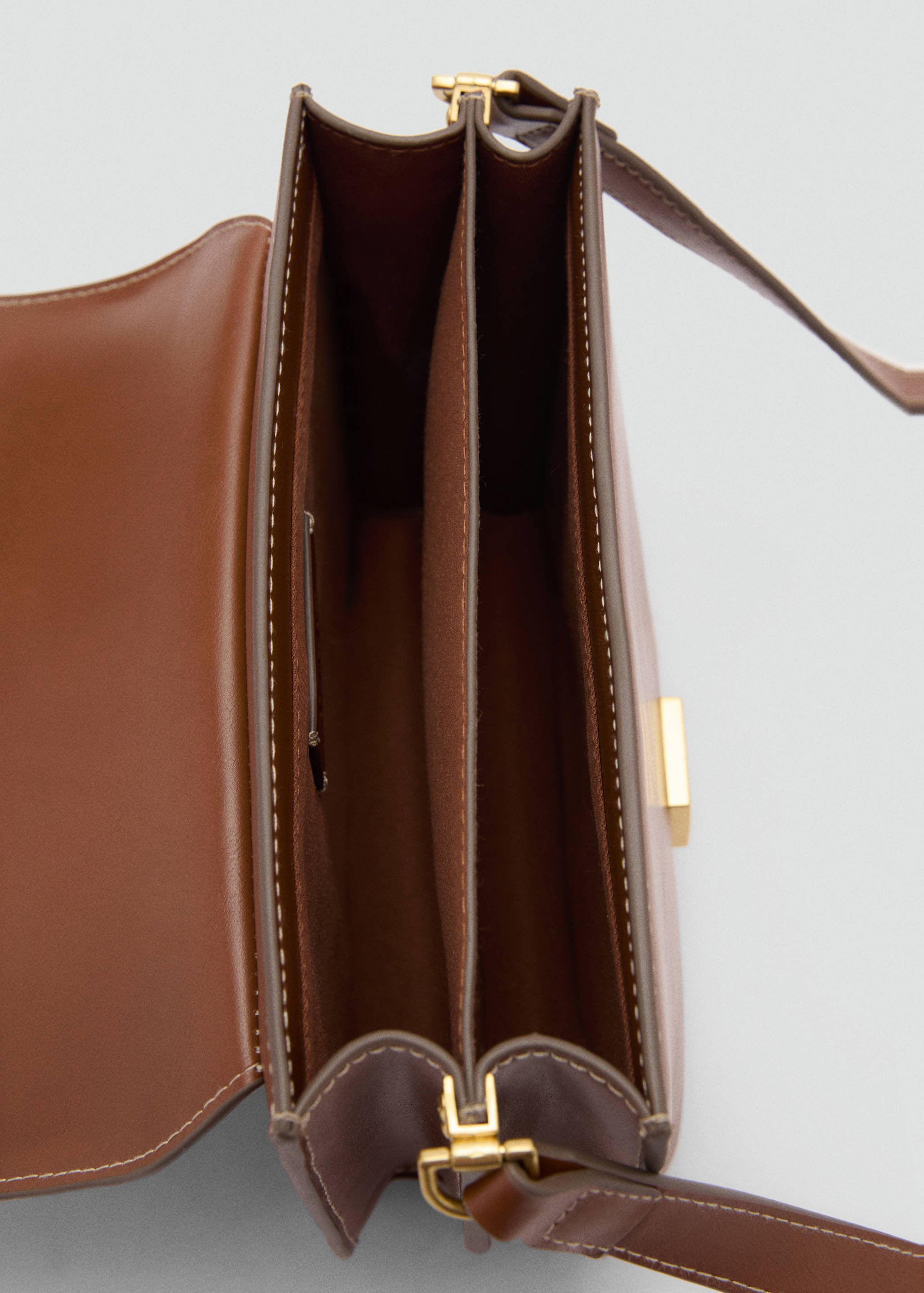 Crossbody bag with metal closure - Details of the article 3