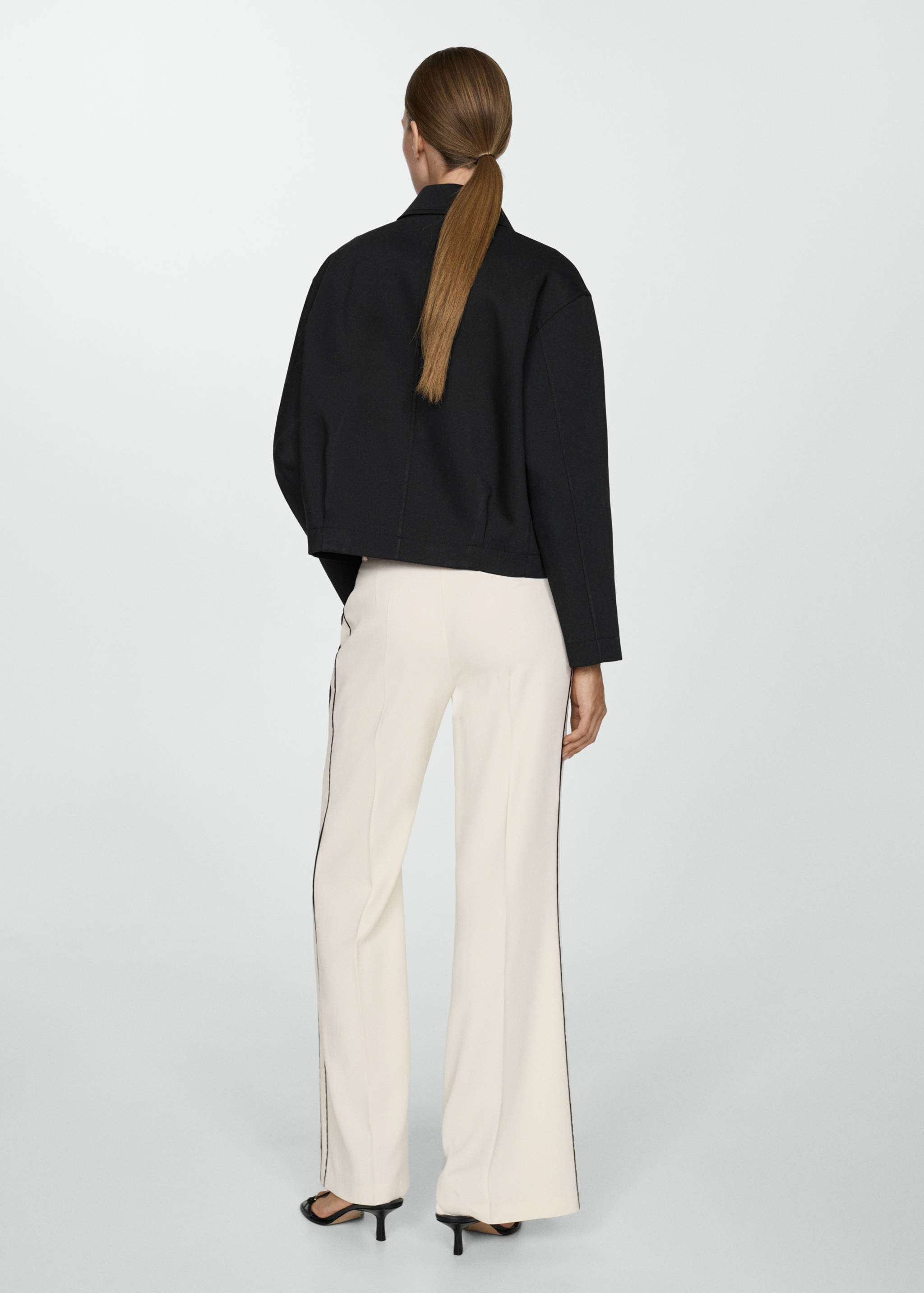 Kurtka z bawełny z koszulowym kołnierzykiem - Tylna strona artykułu