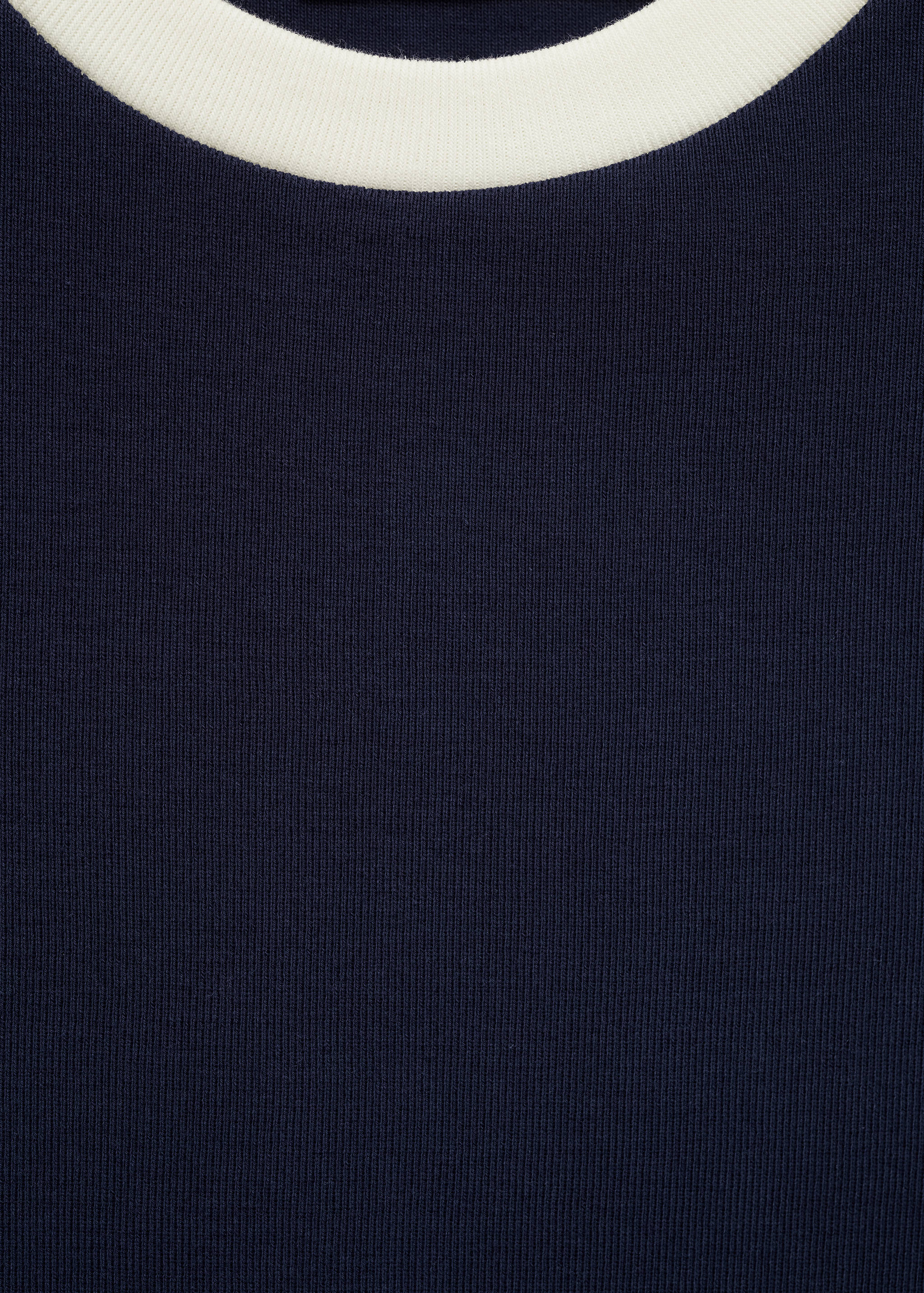 T-shirt with contrasting buttons - Details of the article 0