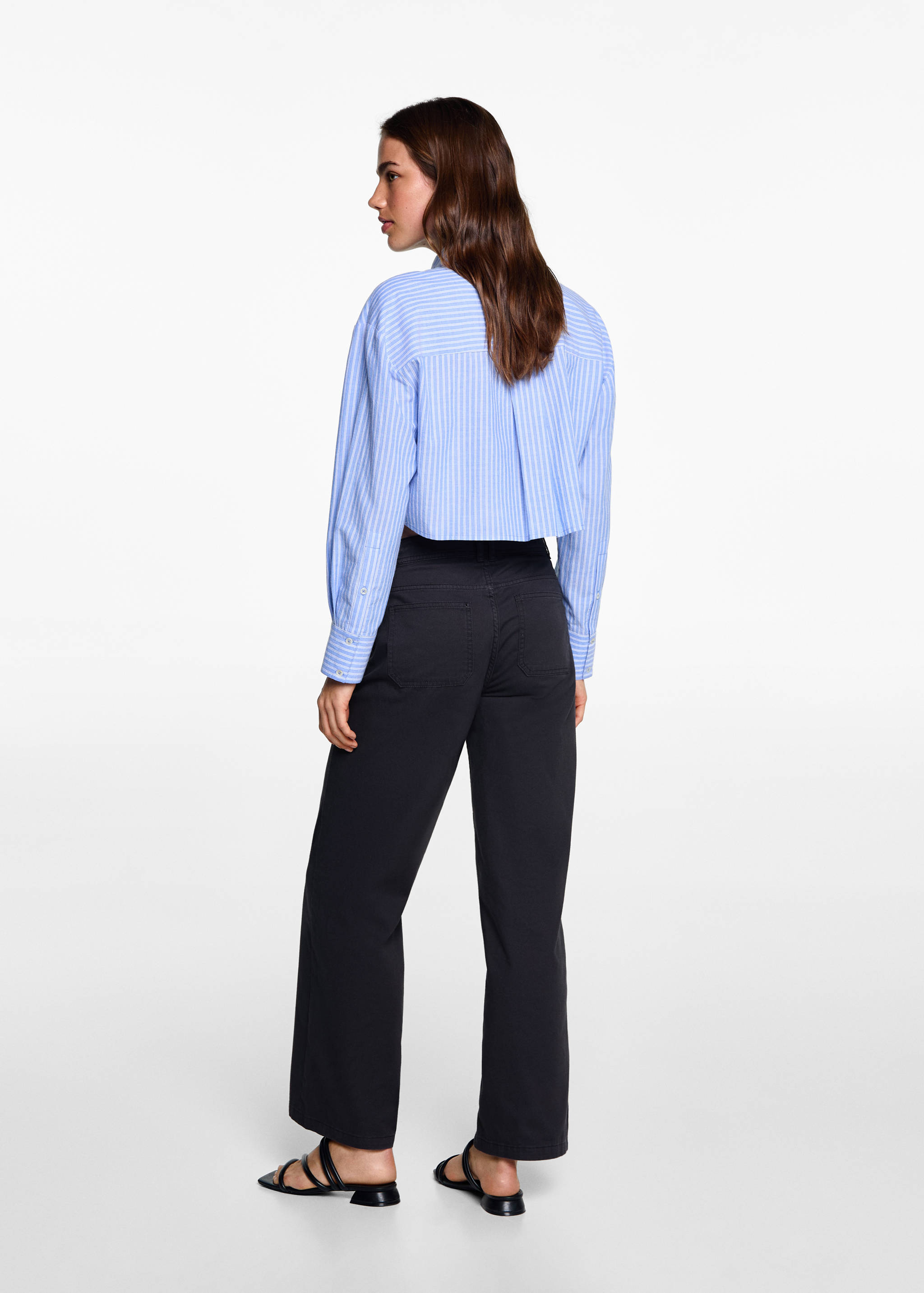 Gerade Hose mit Taschen - Rückseite des Artikels