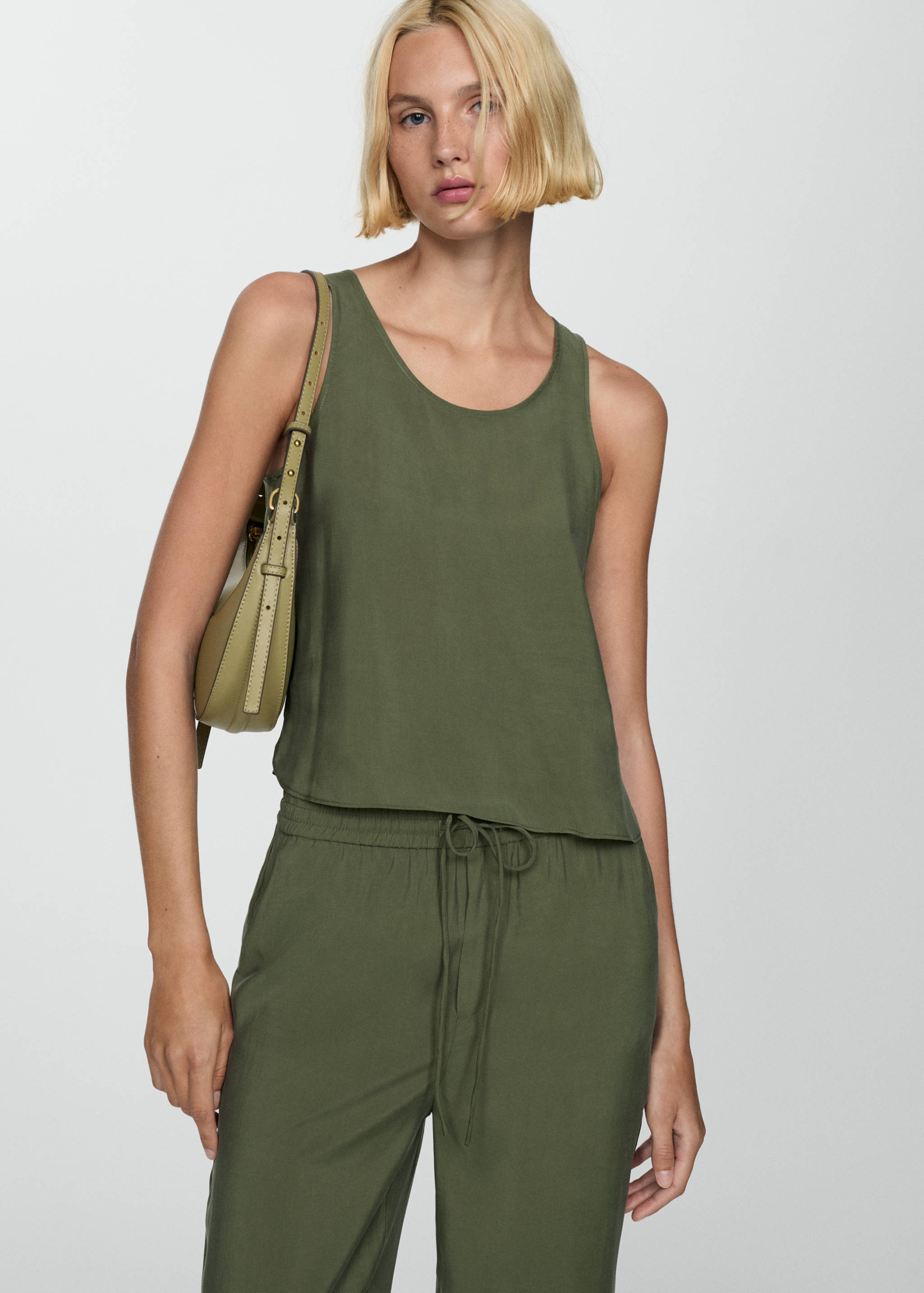 Modalne straight fit hlače - Prikaz srednjeg dijela