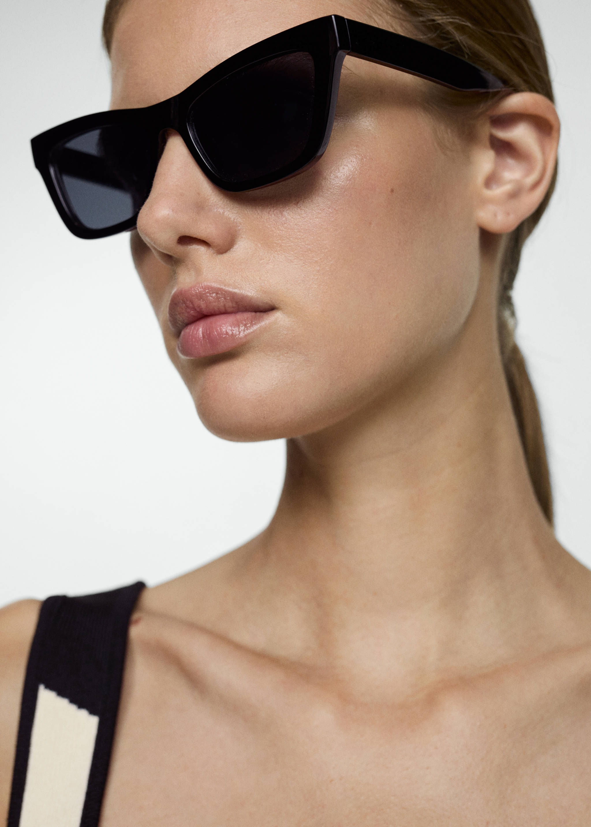 Vestido de malha pelo joelho às riscas - Pormenor do artigo 1