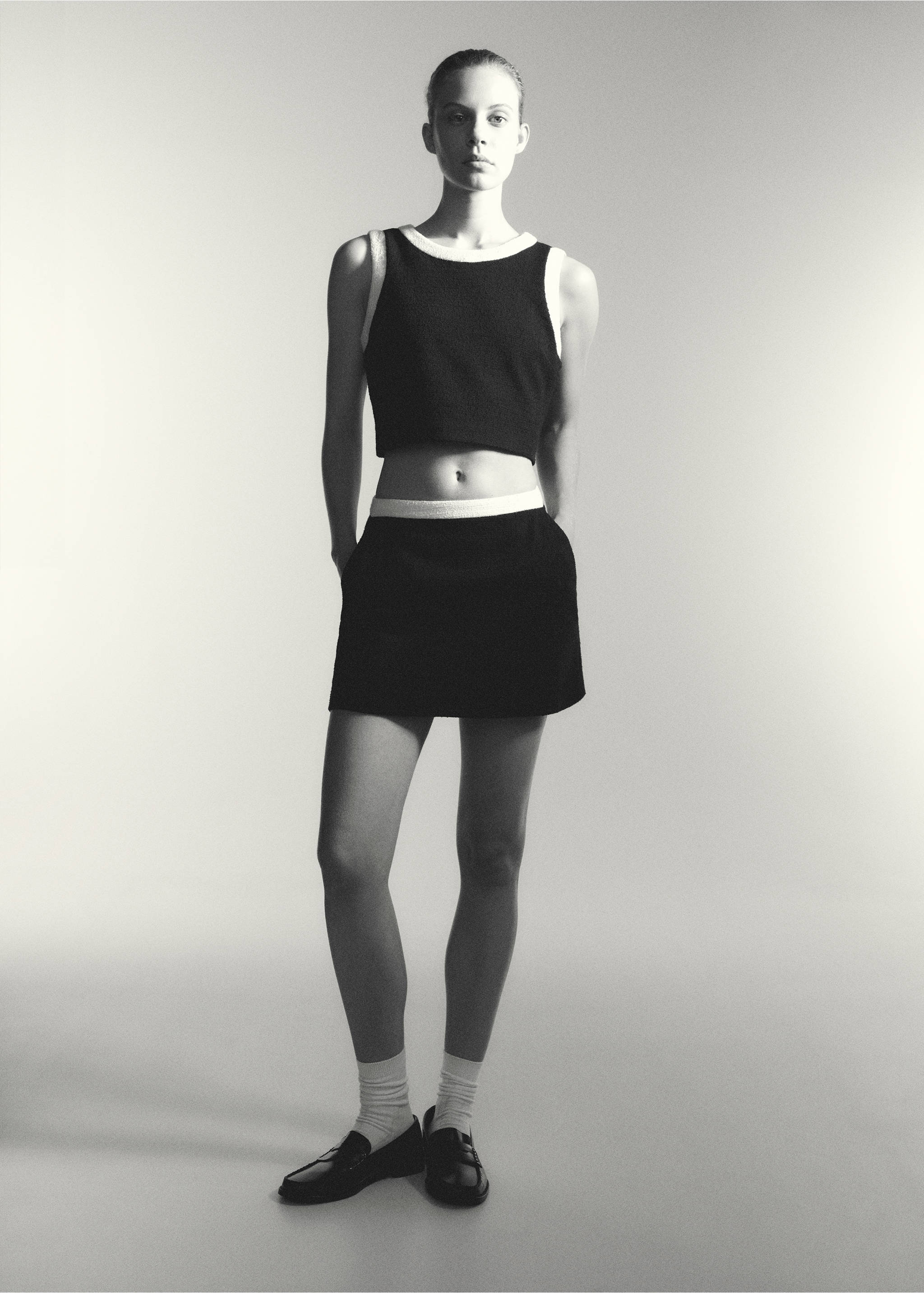 Top tweed crop - Detall de l'article 6, Negre. Ref: 77074070-00.