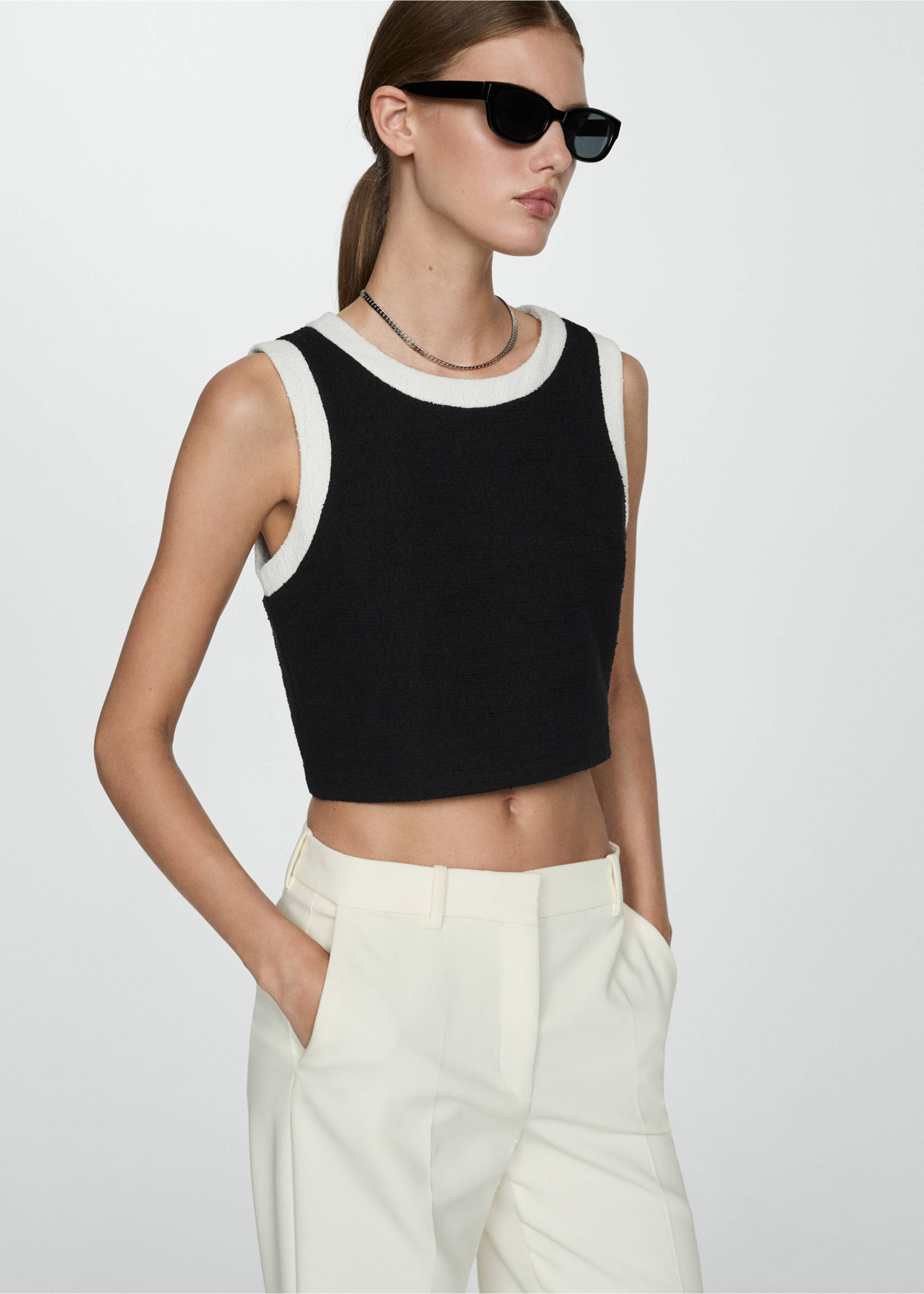 Top tweed crop - Detall de l'article 2, Negre. Ref: 77074070-00.