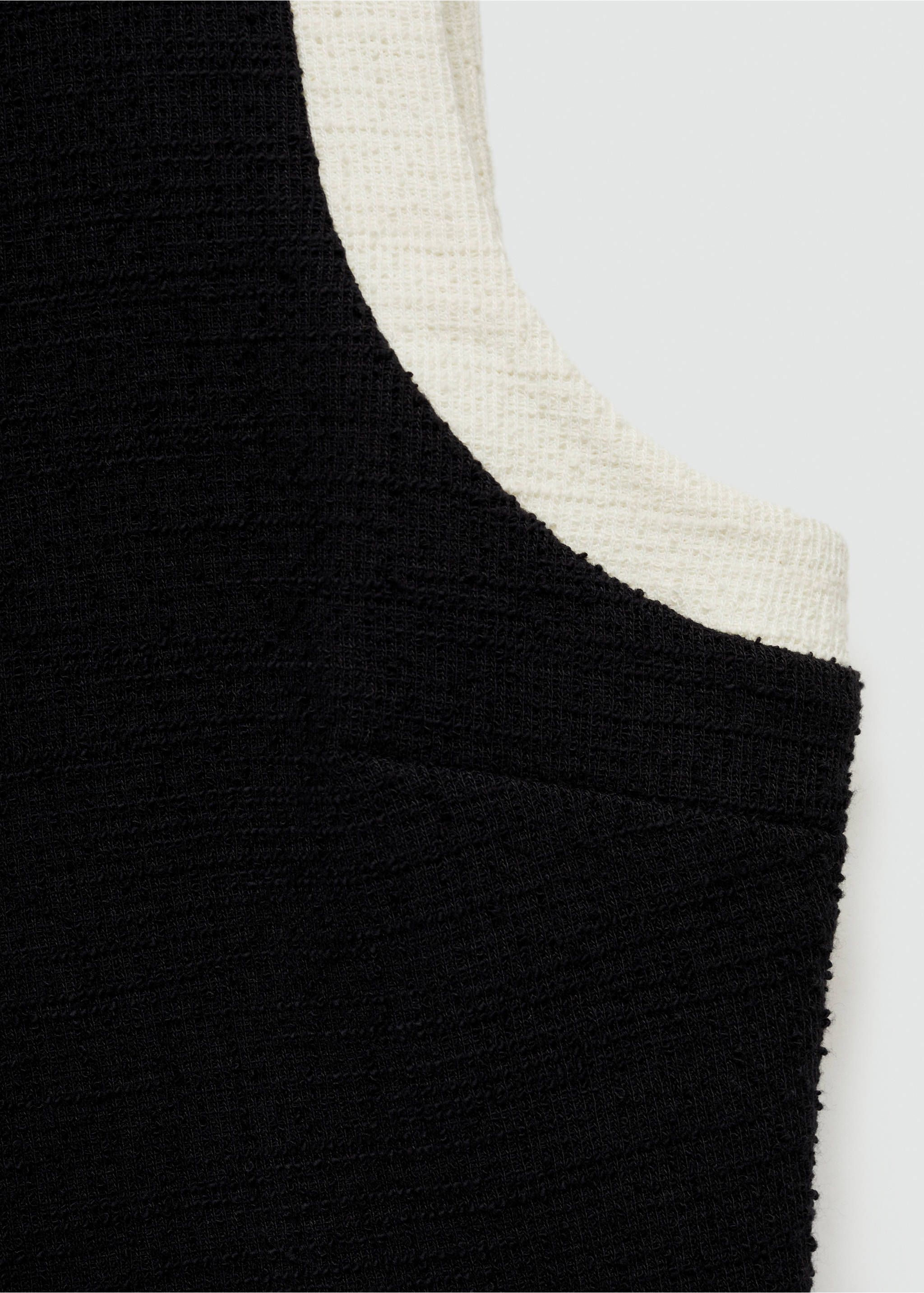 Top tweed crop - Detall de l'article 0, Negre. Ref: 77074070-00.