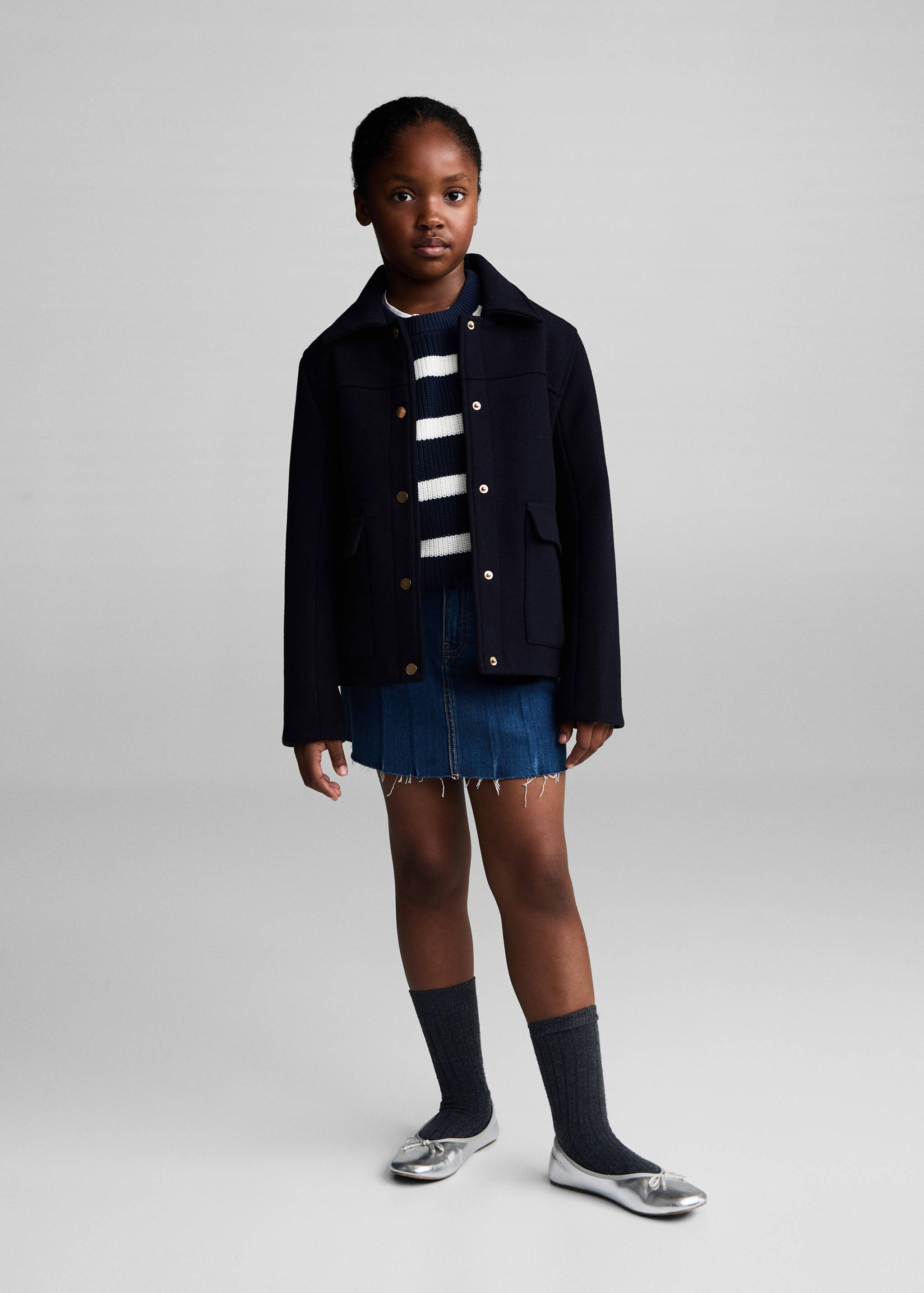 Straight pocketed coat - General plane