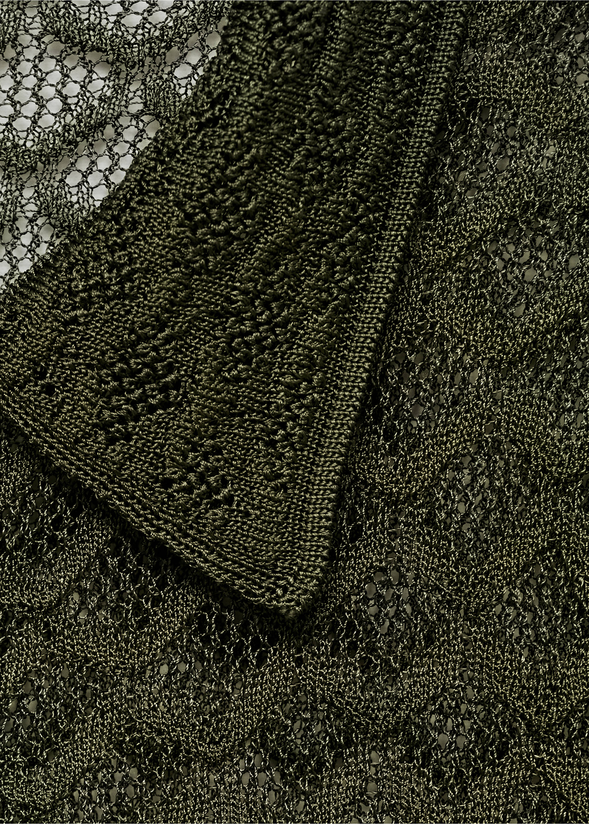 Flared pleated trousers - Details of the article 8, Pastel Green. Ref: 77074791-00.