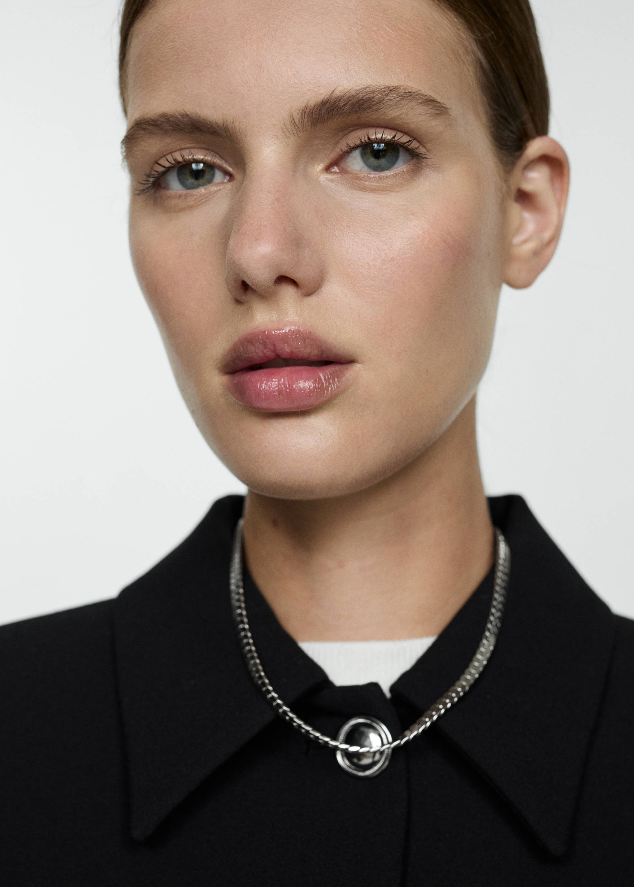 Buttoned cropped jacket - Details of the article 1