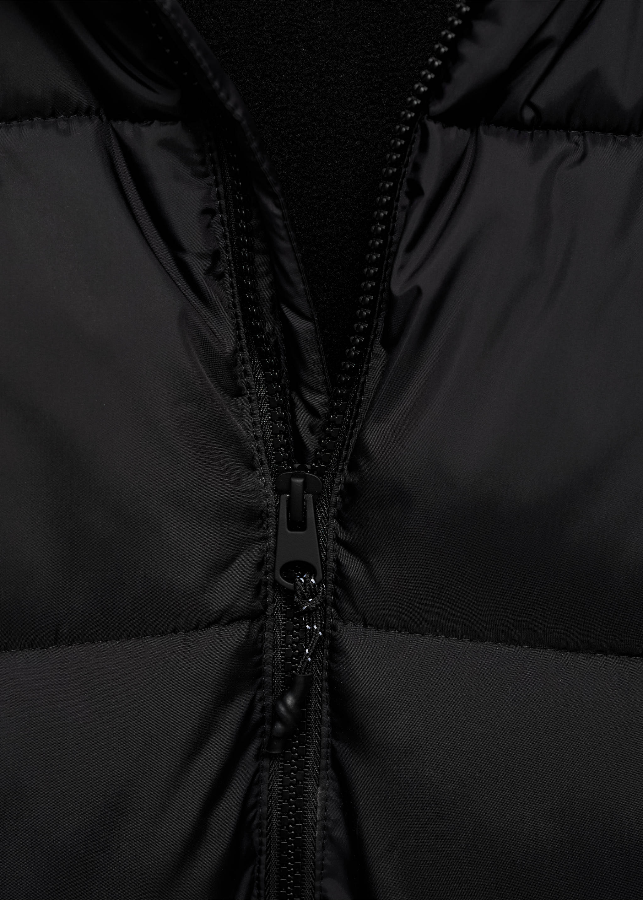 Anorak long matelassé - Détail de l'article 8, Noir. Ref: 77075146-00.