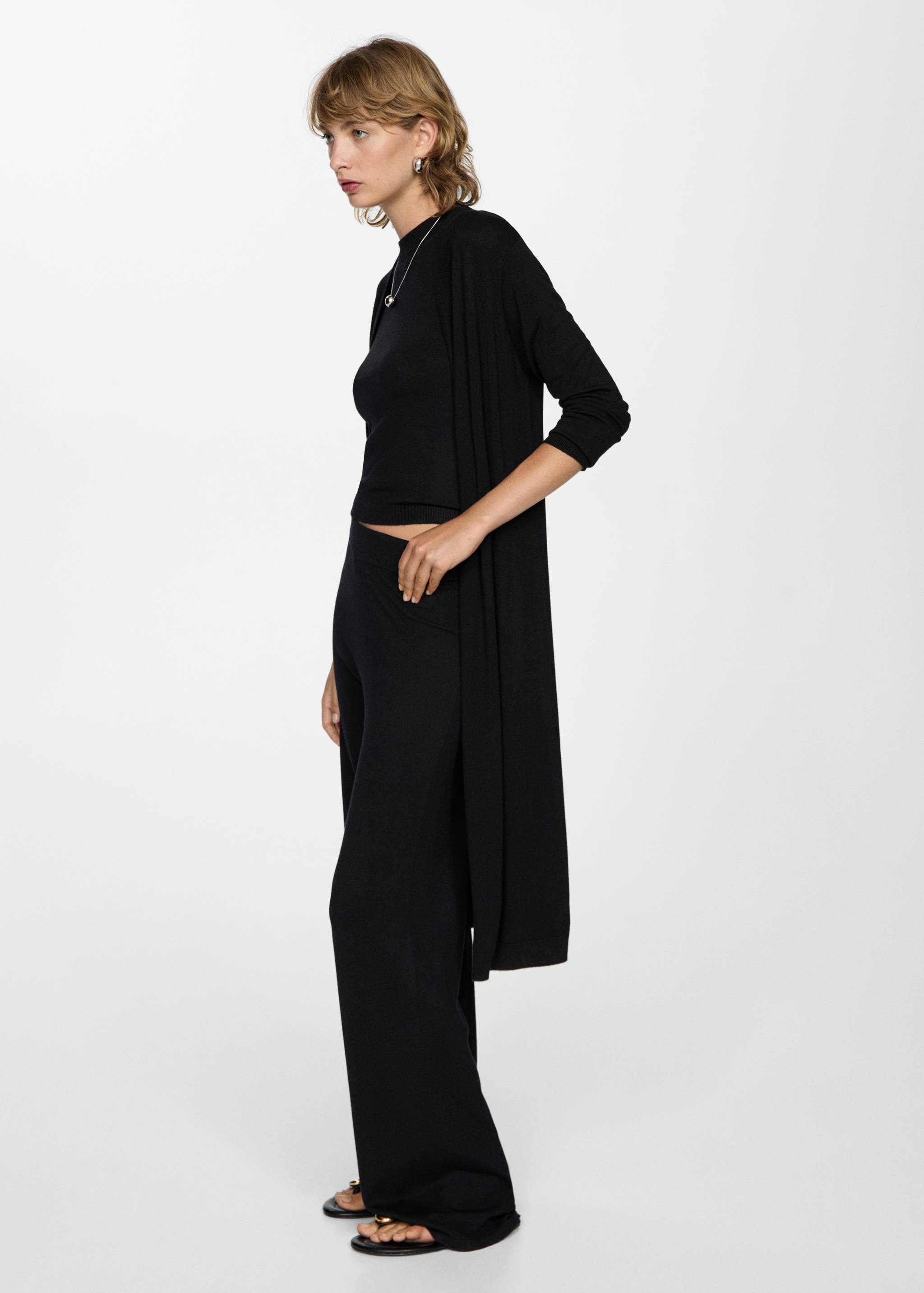 Fine knit long cardigan - General plane