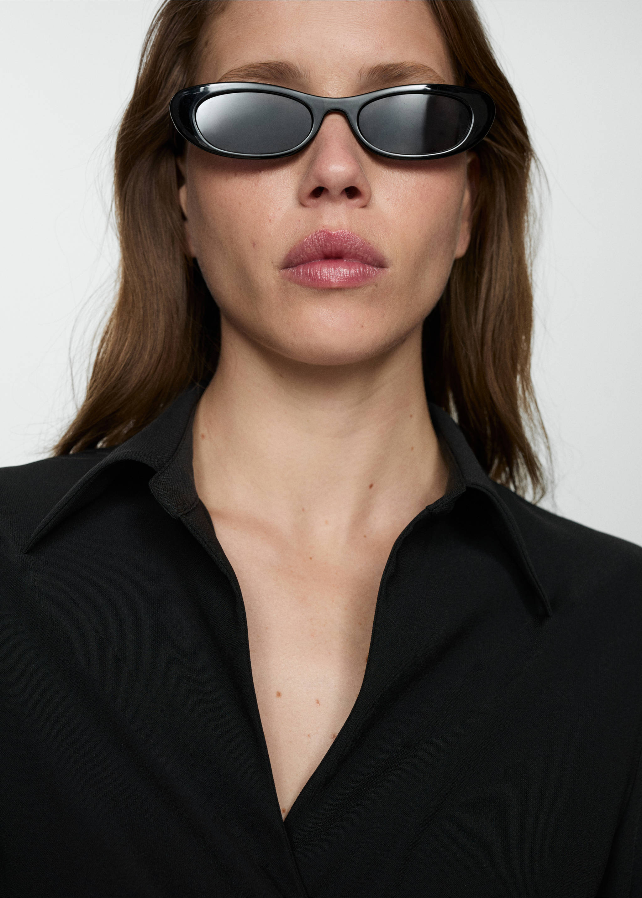 Wrap dress with pleated detail - Details of the article 1, Black. Ref: 77075153-00.