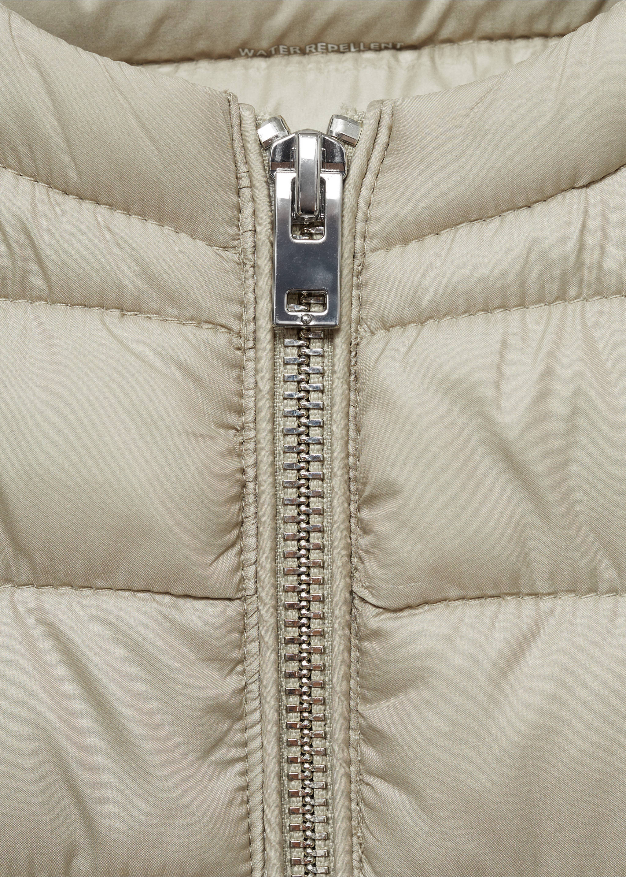 Quilted gilet - Details of the article 8, Light Heather Grey. Ref: 77075634-00.