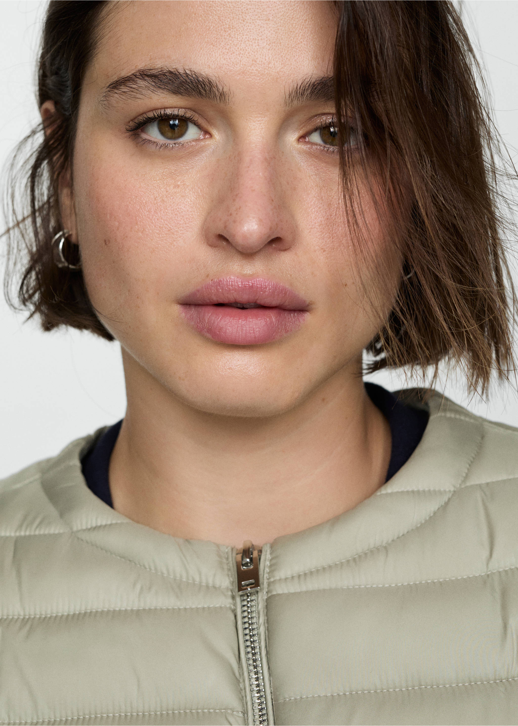 Quilted gilet - Details of the article 4, Light Heather Grey. Ref: 77075634-00.