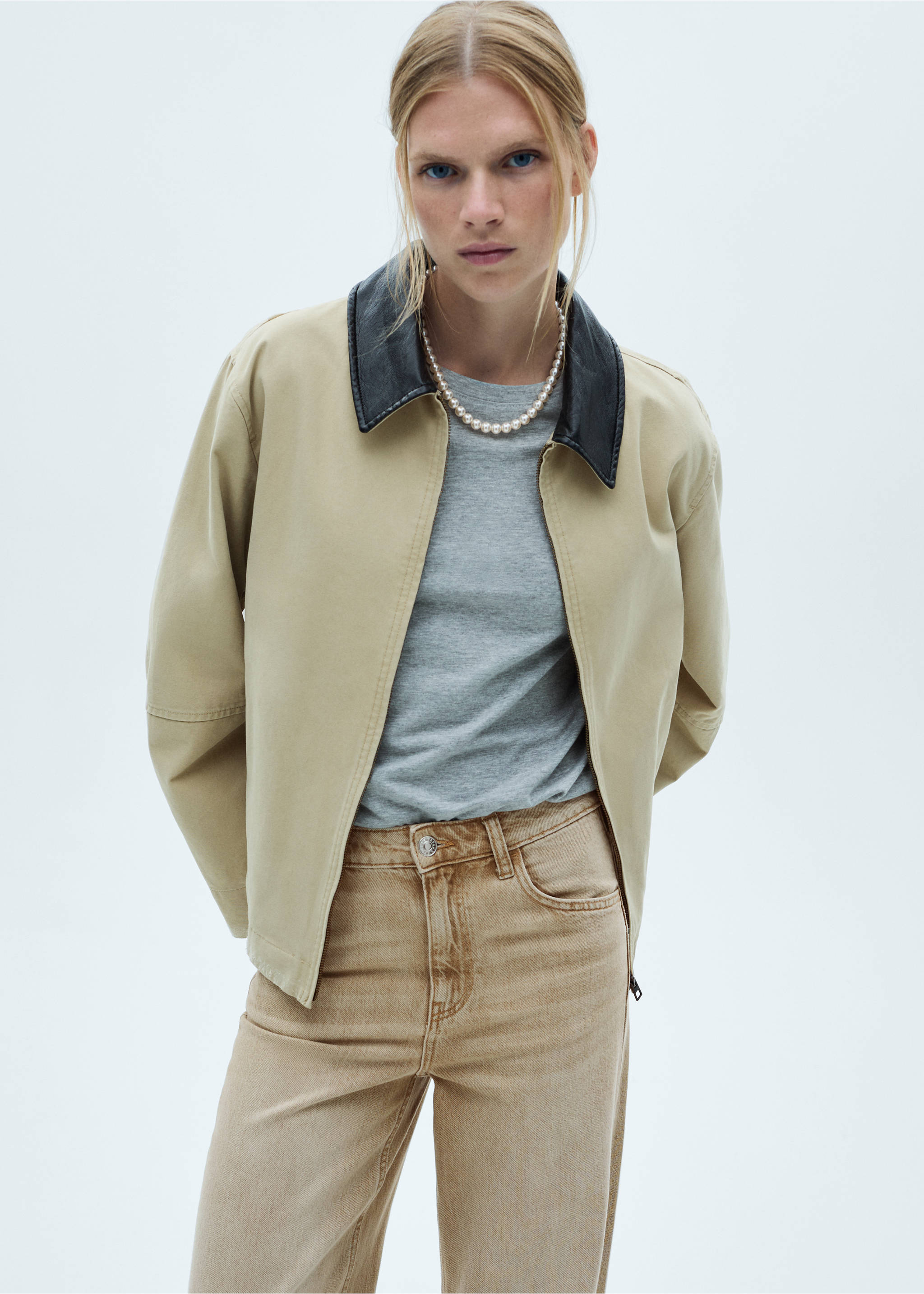 Jeans Danila med hög midja och breda ben - Bild av mittparti, Sand. Ref: 77075643-00.