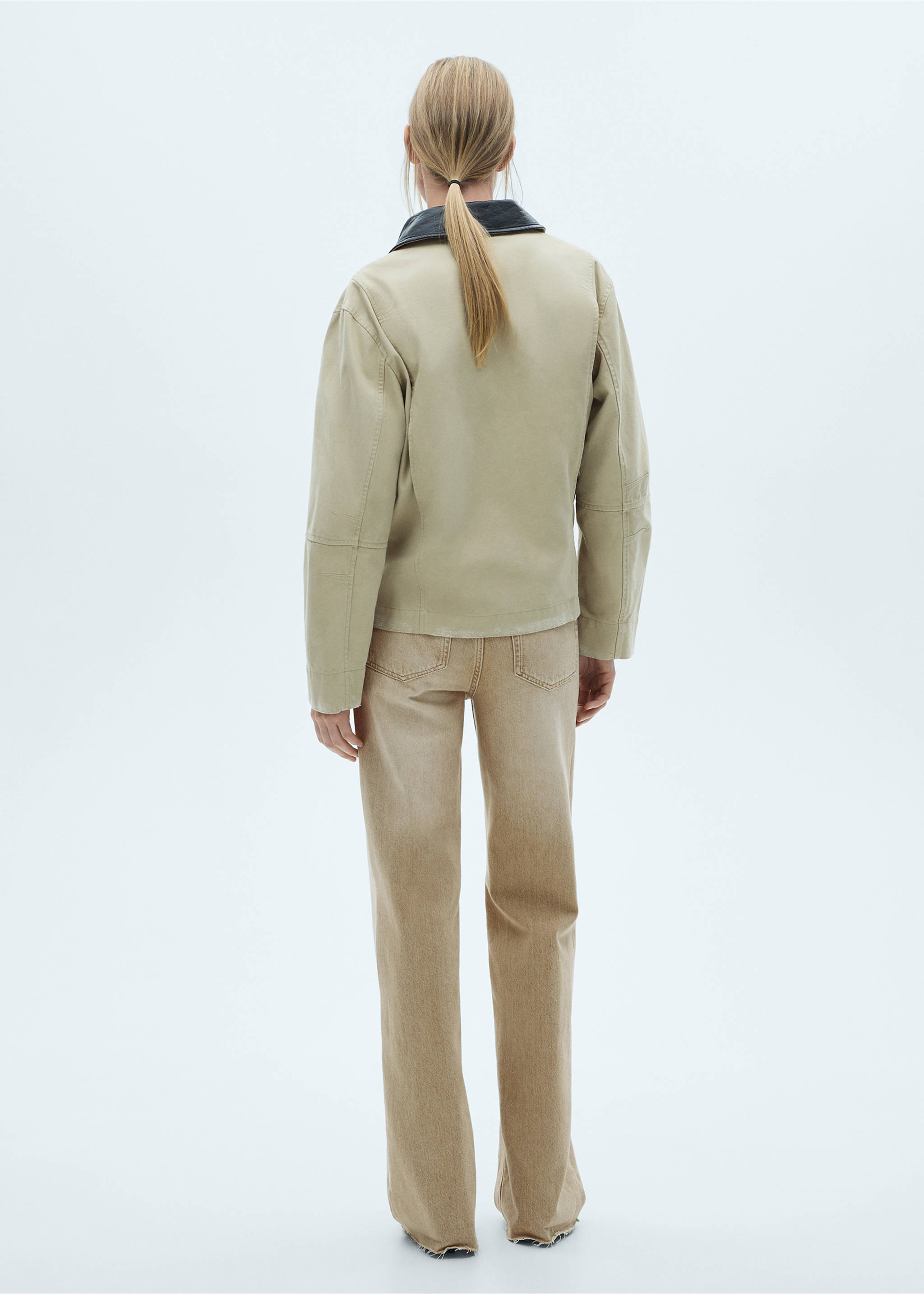 Jeans Danila med hög midja och breda ben - Artikelns baksida, Sand. Ref: 77075643-00.