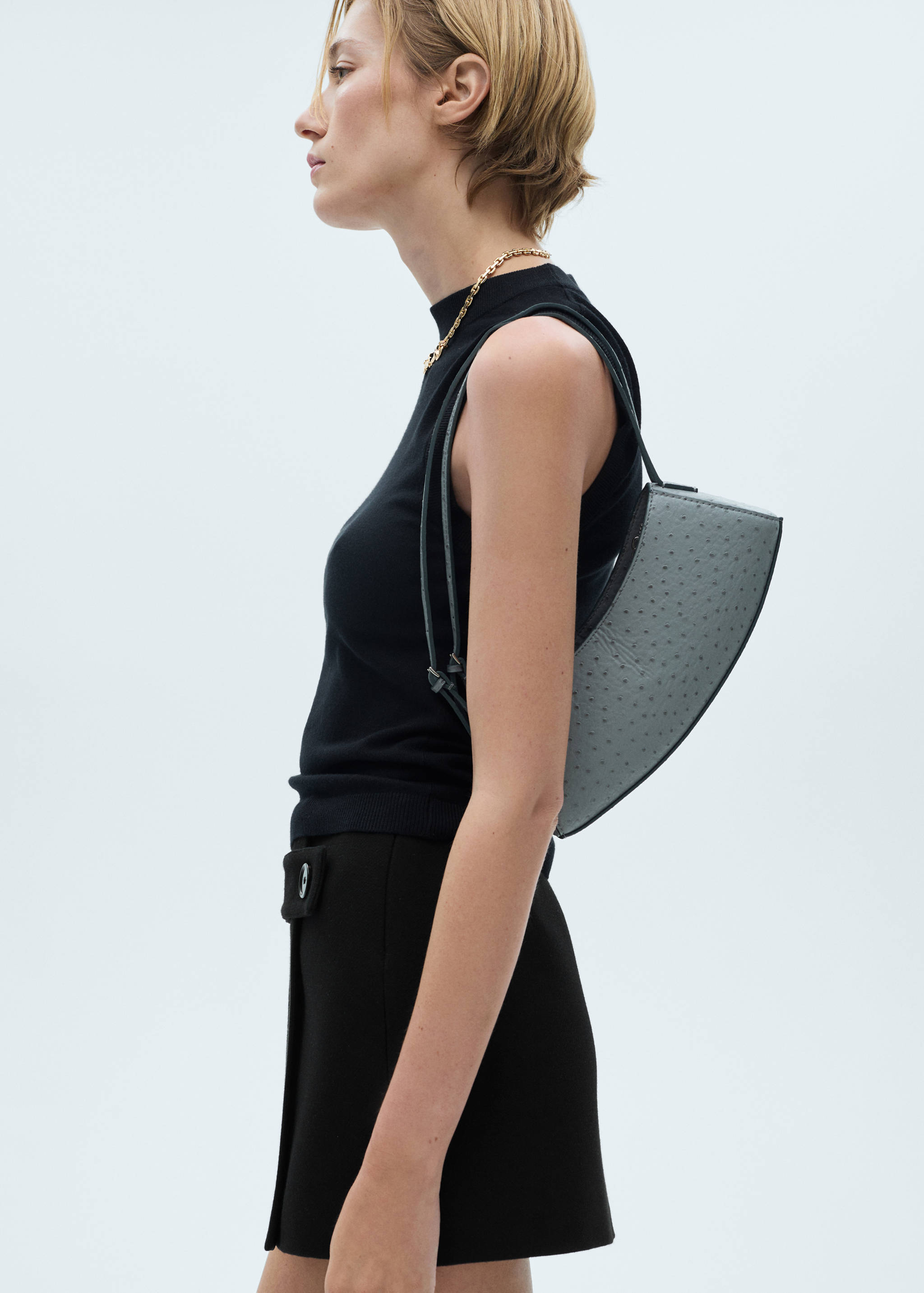 Mini-skirt side with button - Details of the article 1