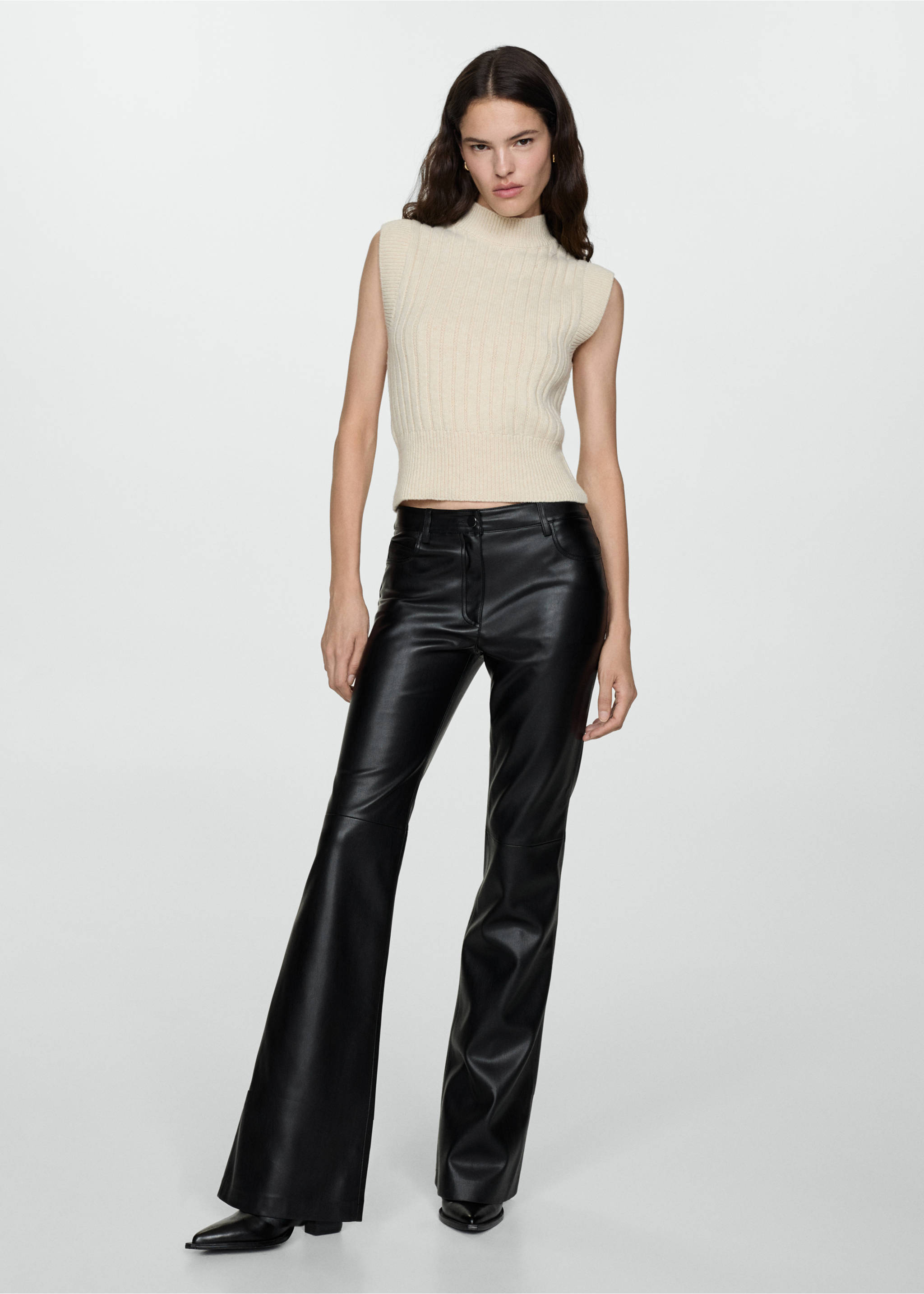 Faux-leather flared trousers - General plane, Black. Ref: 77075664-00.