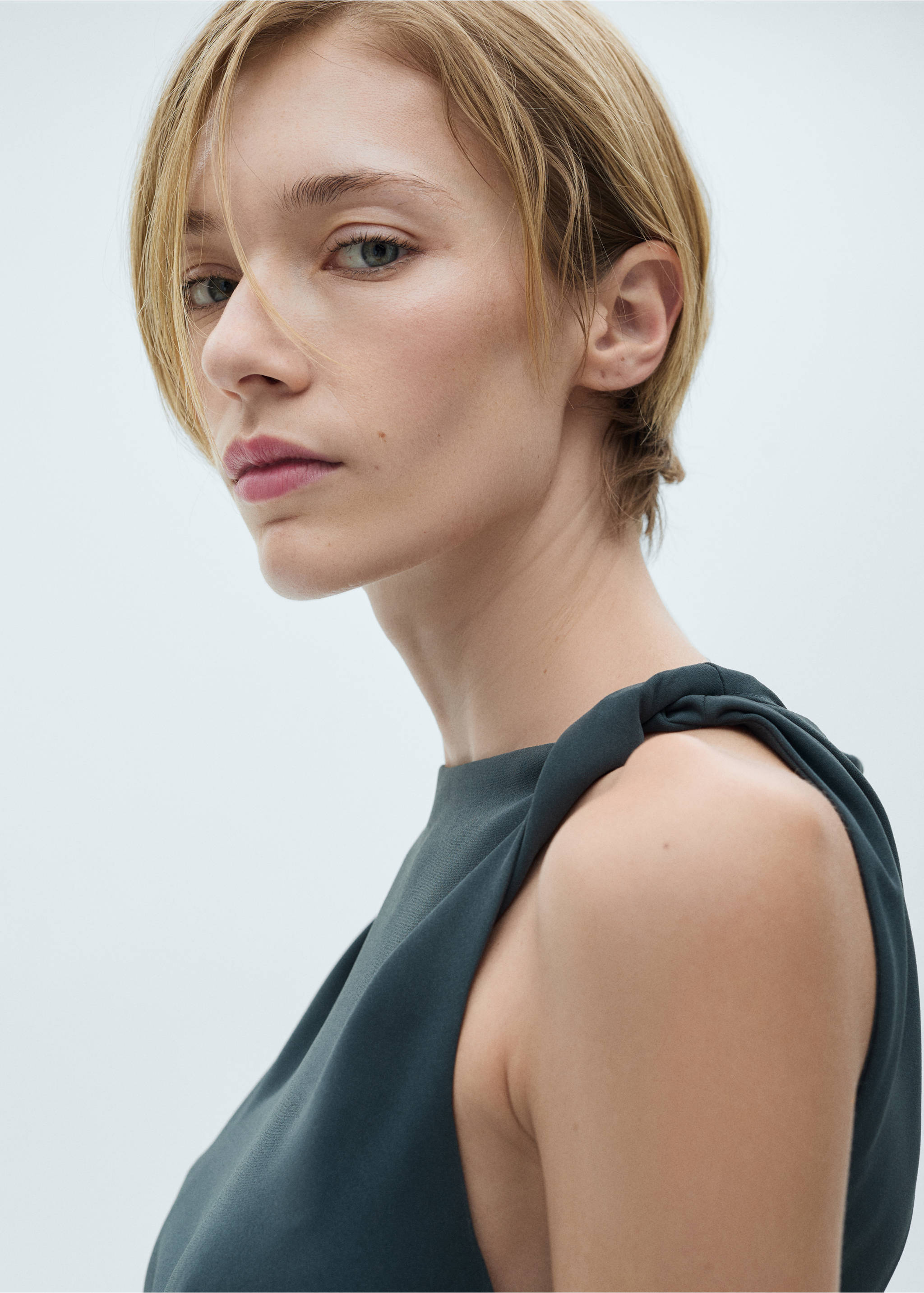 Long flared dress - Details of the article 1, Grey. Ref: 77075667-00.