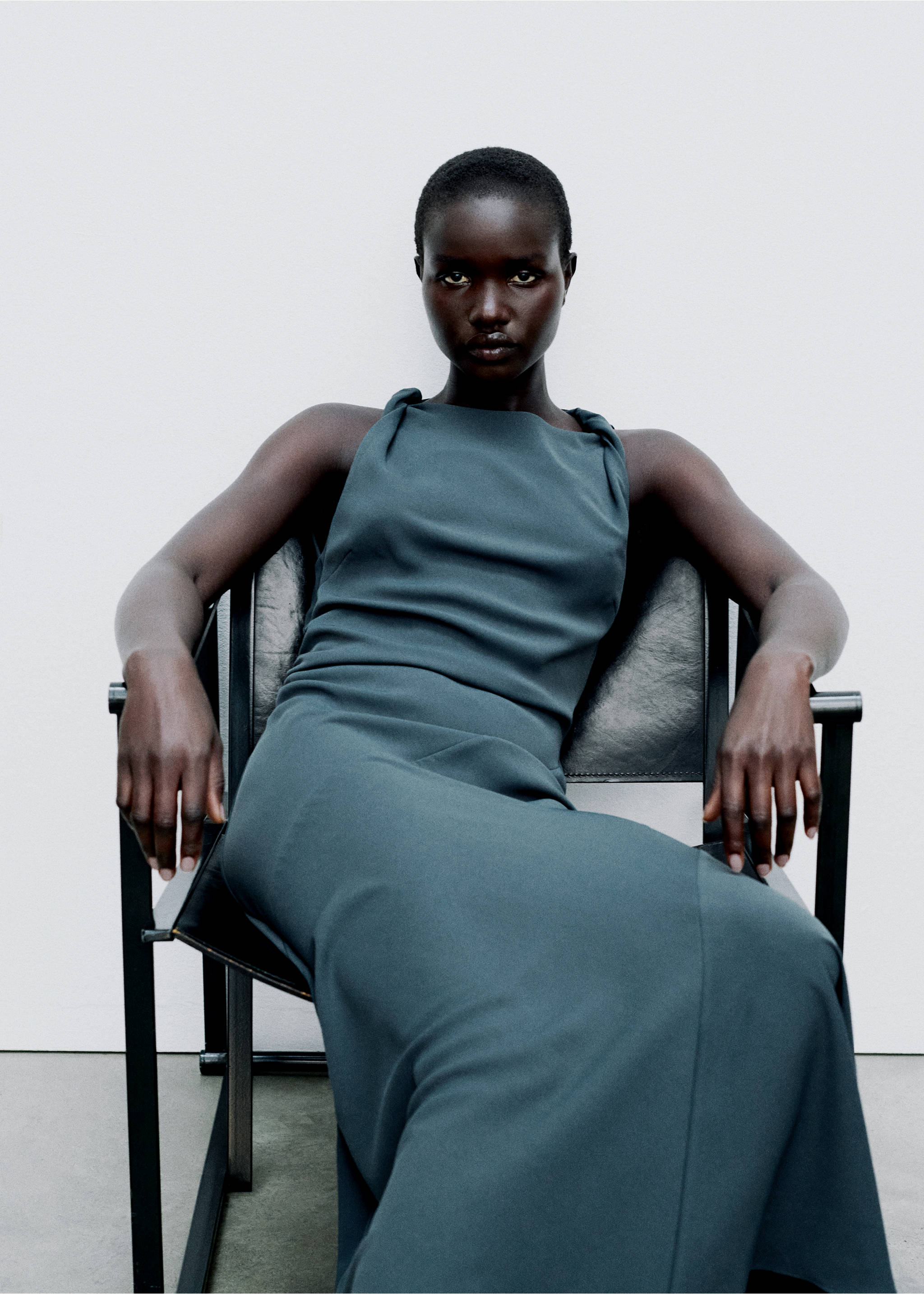 Long flared dress - Details of the article 6, Grey. Ref: 77075667-00.