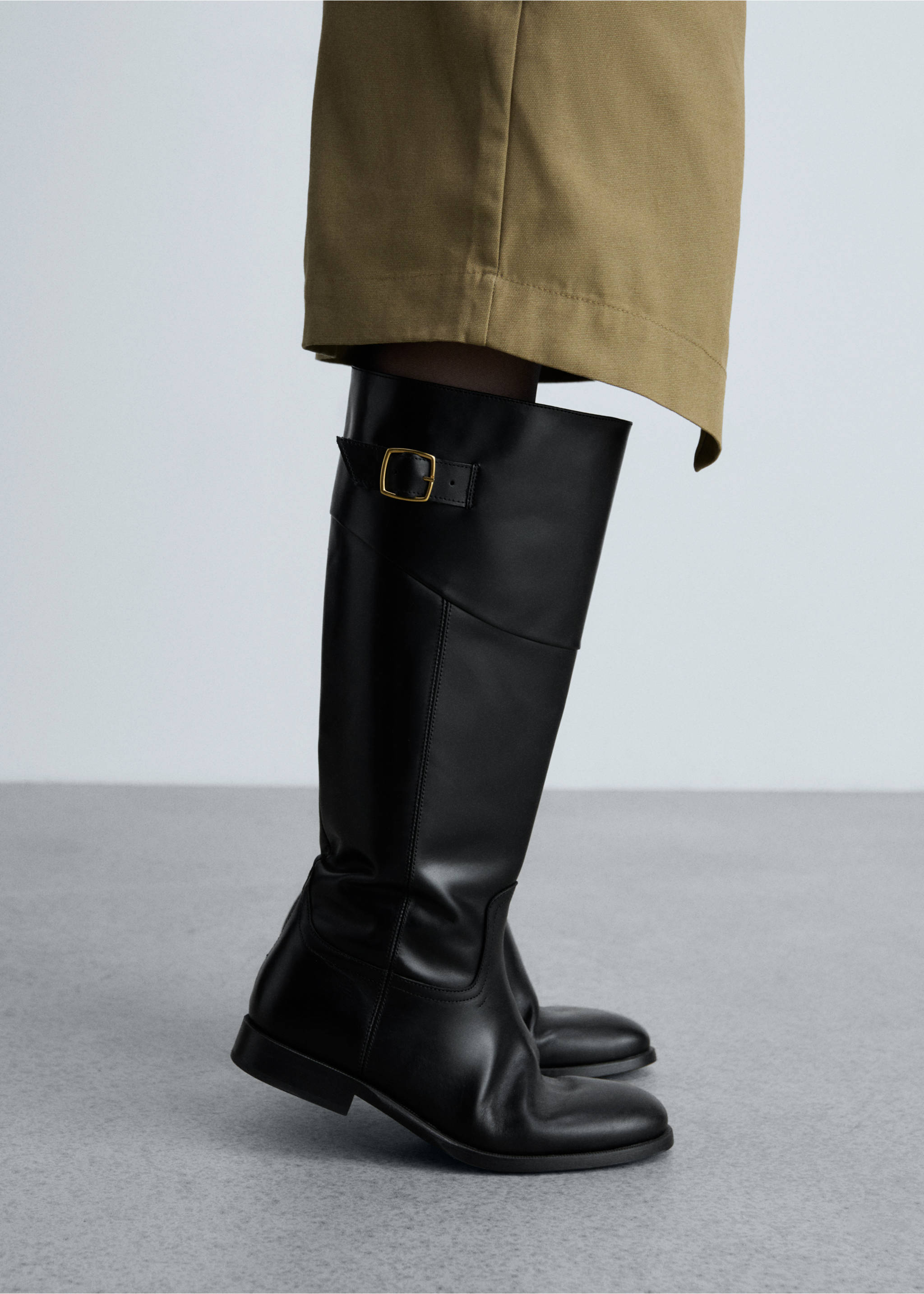 Buckles leather boots - Details of the article 9, Black. Ref: 77075669-00.