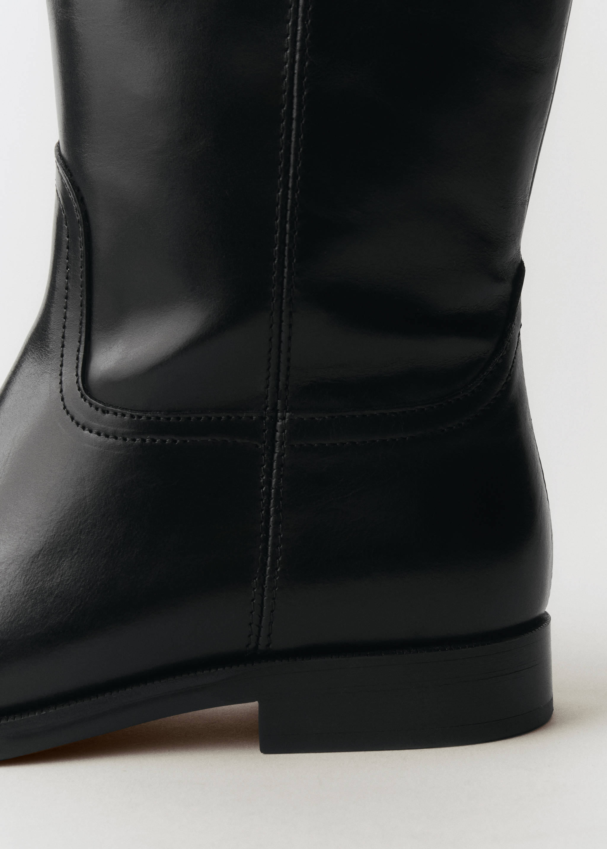 Buckles leather boots - Details of the article 1