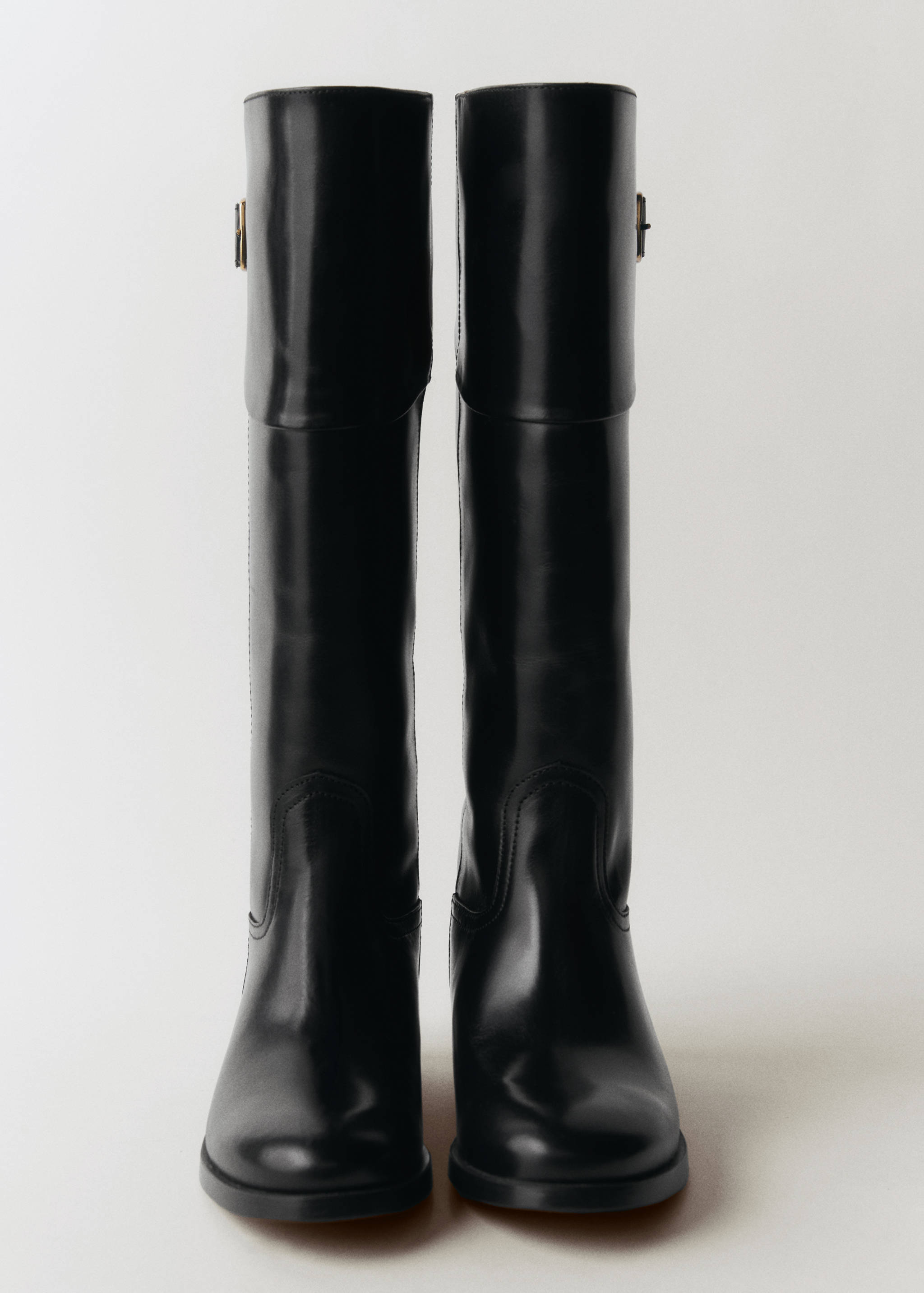Buckles leather boots - Details of the article 2