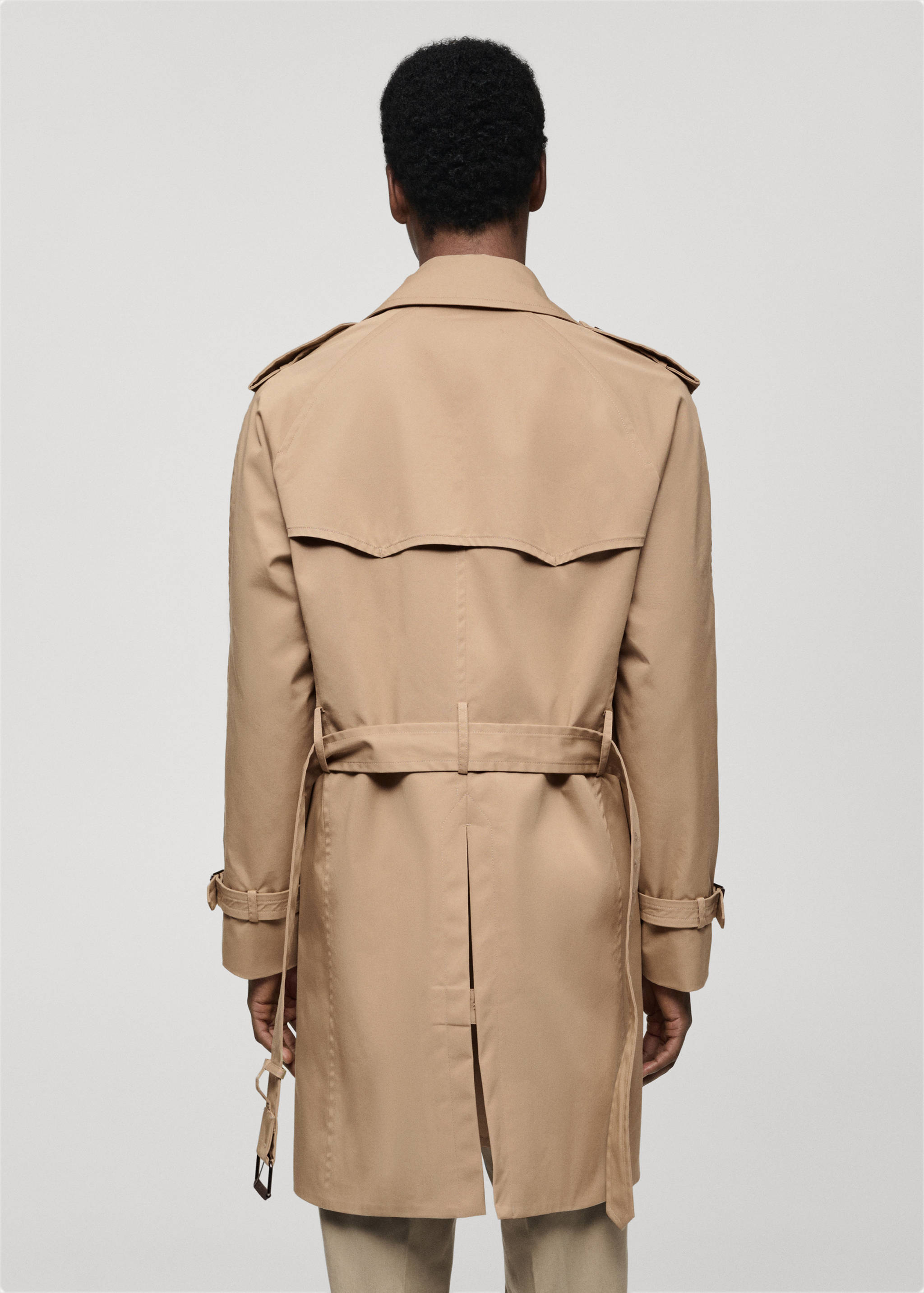 Water-repellent belted trench coat - Reverse of the article