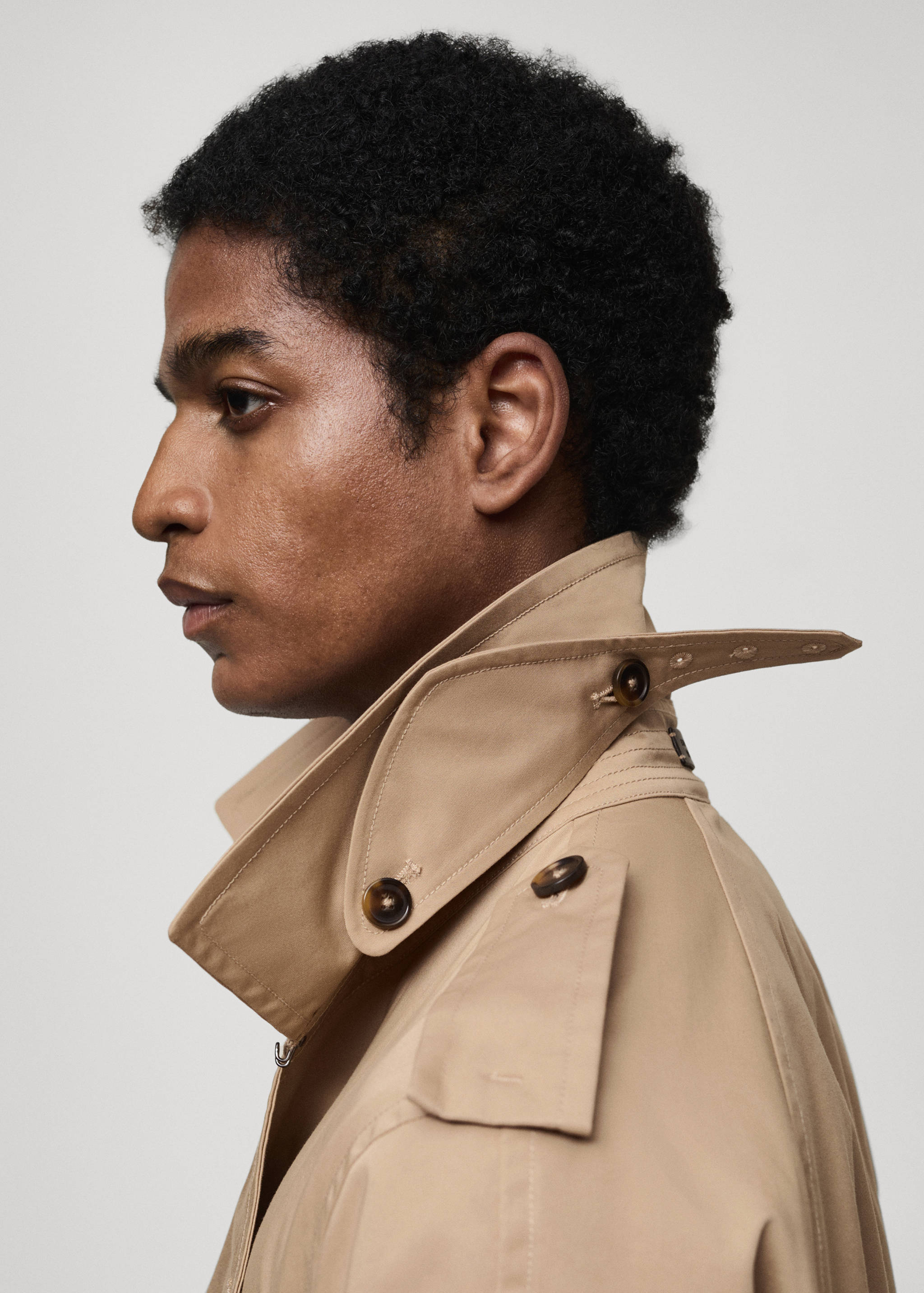 Water-repellent belted trench coat - Details of the article 1